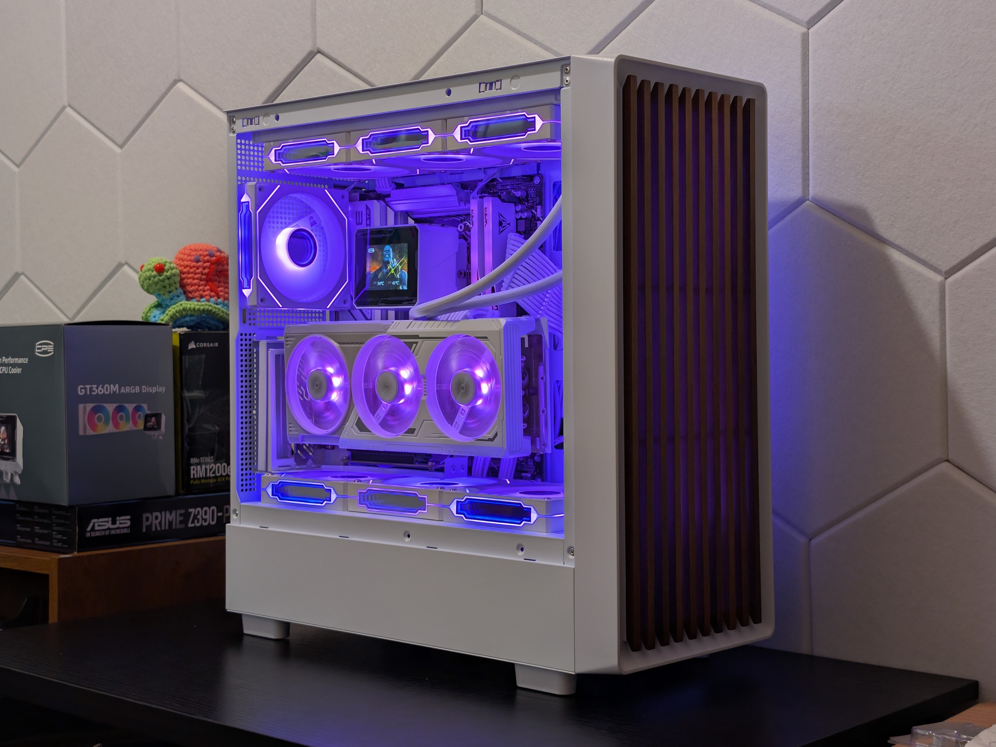 🐻‍❄️🪵4K Gaming Beast | RX 9070XT | Ryzen 7 7800X3D | 2TB SSD | 32GB RAM | WiFi 6 & BT🪵🐻‍❄️