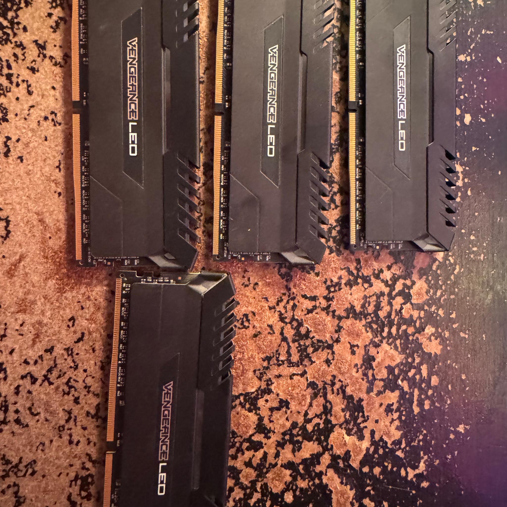 Corsair Vengeance LED DDR4 32gb 3000 mhz CL15 4x8gb Sticks Ram