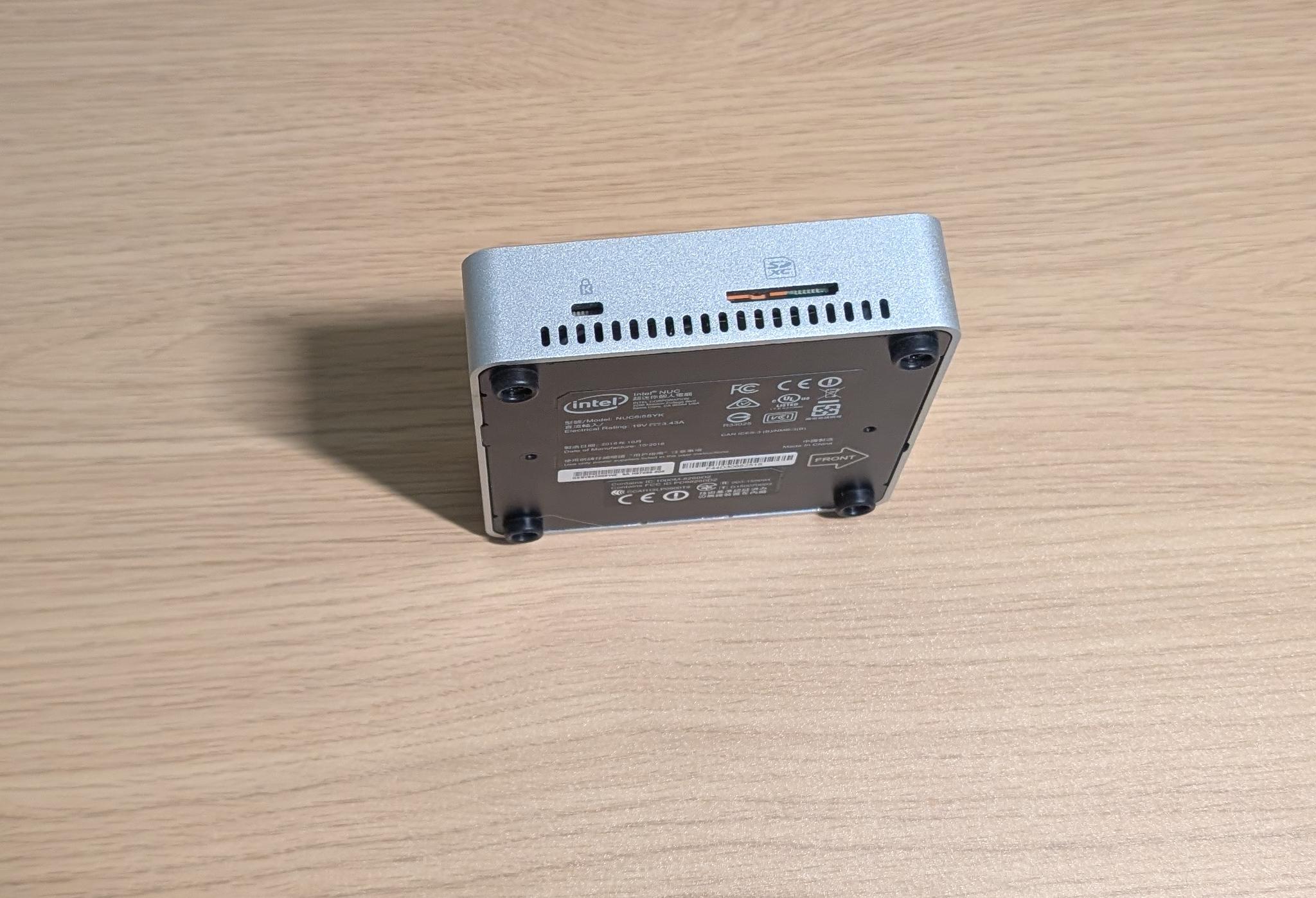 Physically damaged but functional Intel NUC NUC6i5SYK, No RAM no SSD