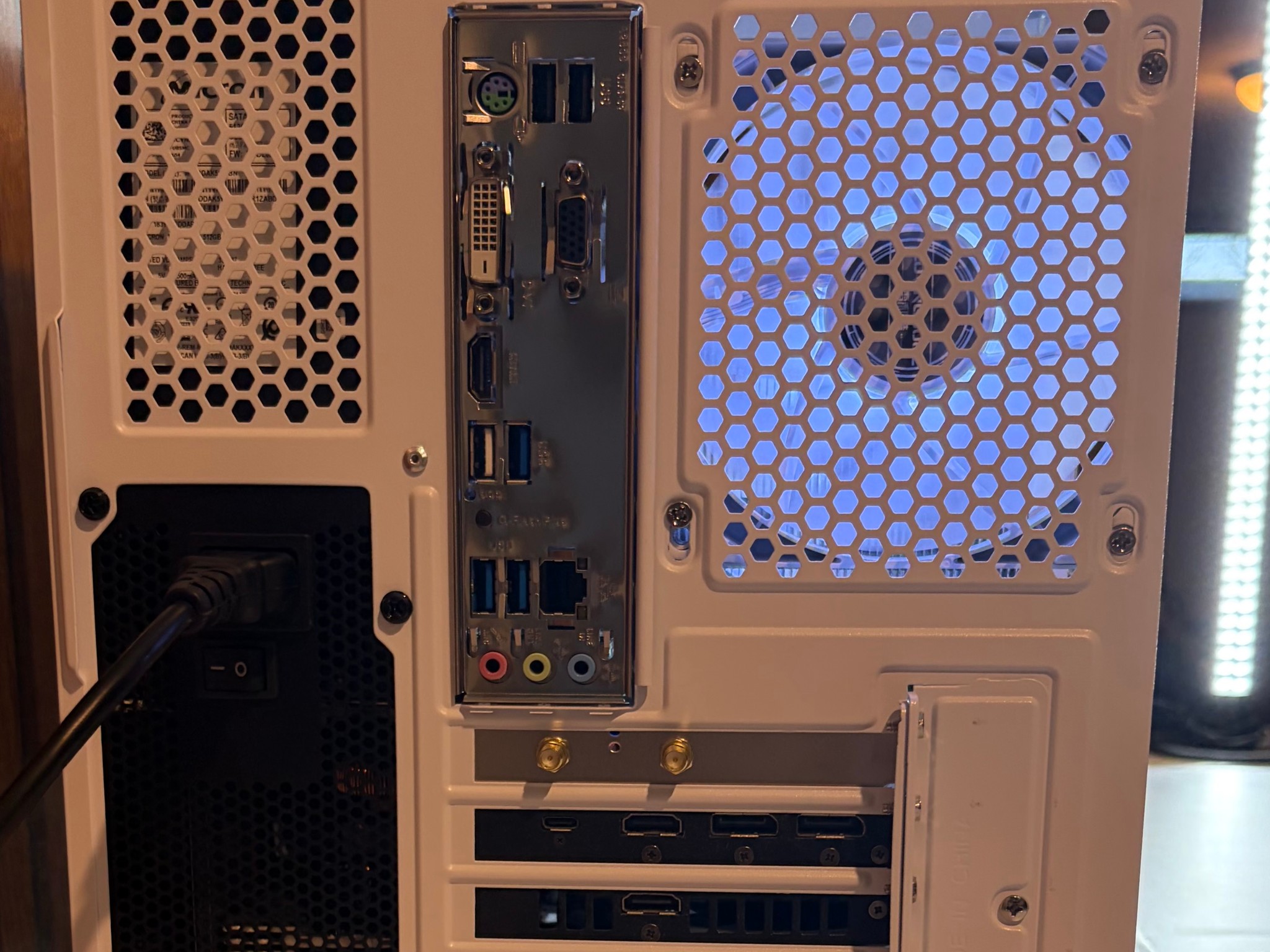 RTX 2060 SUPER | RYZEN 5 3600 | 16GB DDR4 | 500GB SSD | 550W