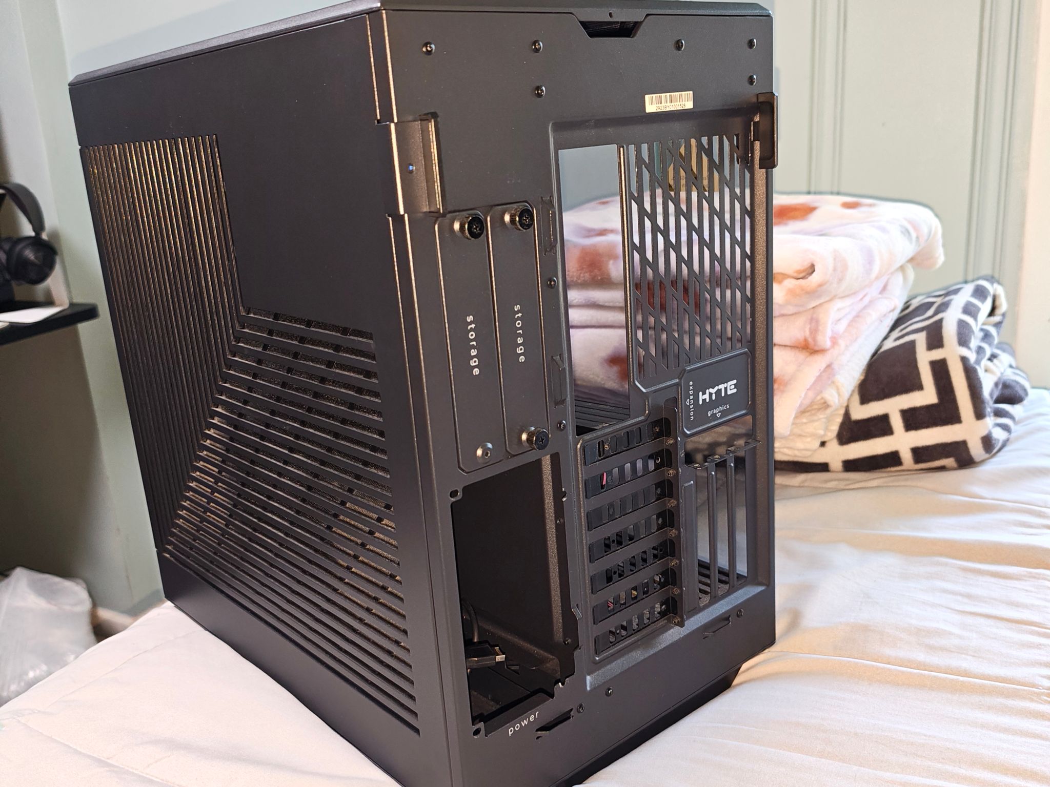 HYTE Y60 (Black - Tempered Glass)