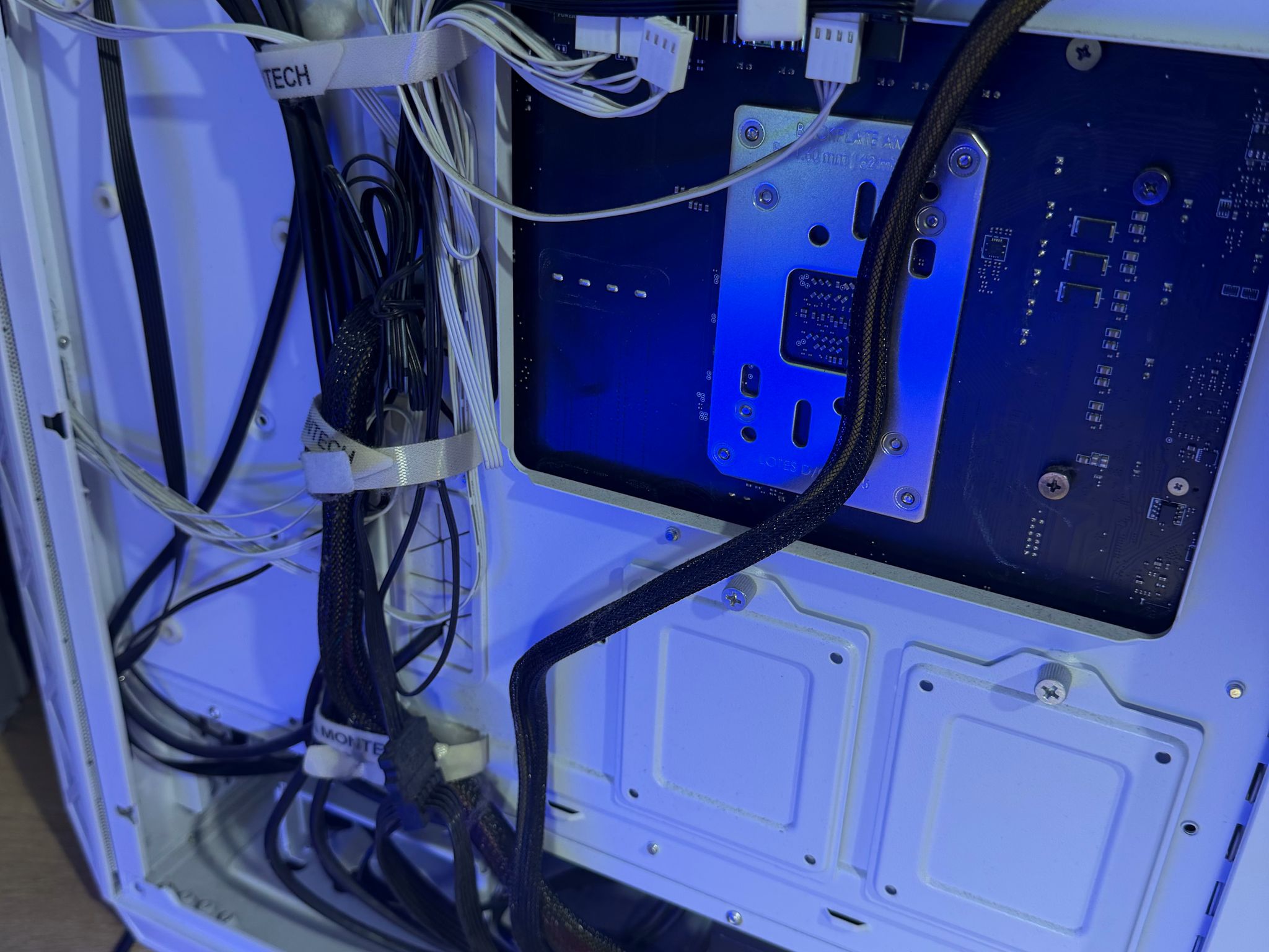 White Gaming PC | Ryzen 7 7800X3D | RTX 4060 8GB | 32GB DDR5-6000 | MSI B650 | 1TB NVMe