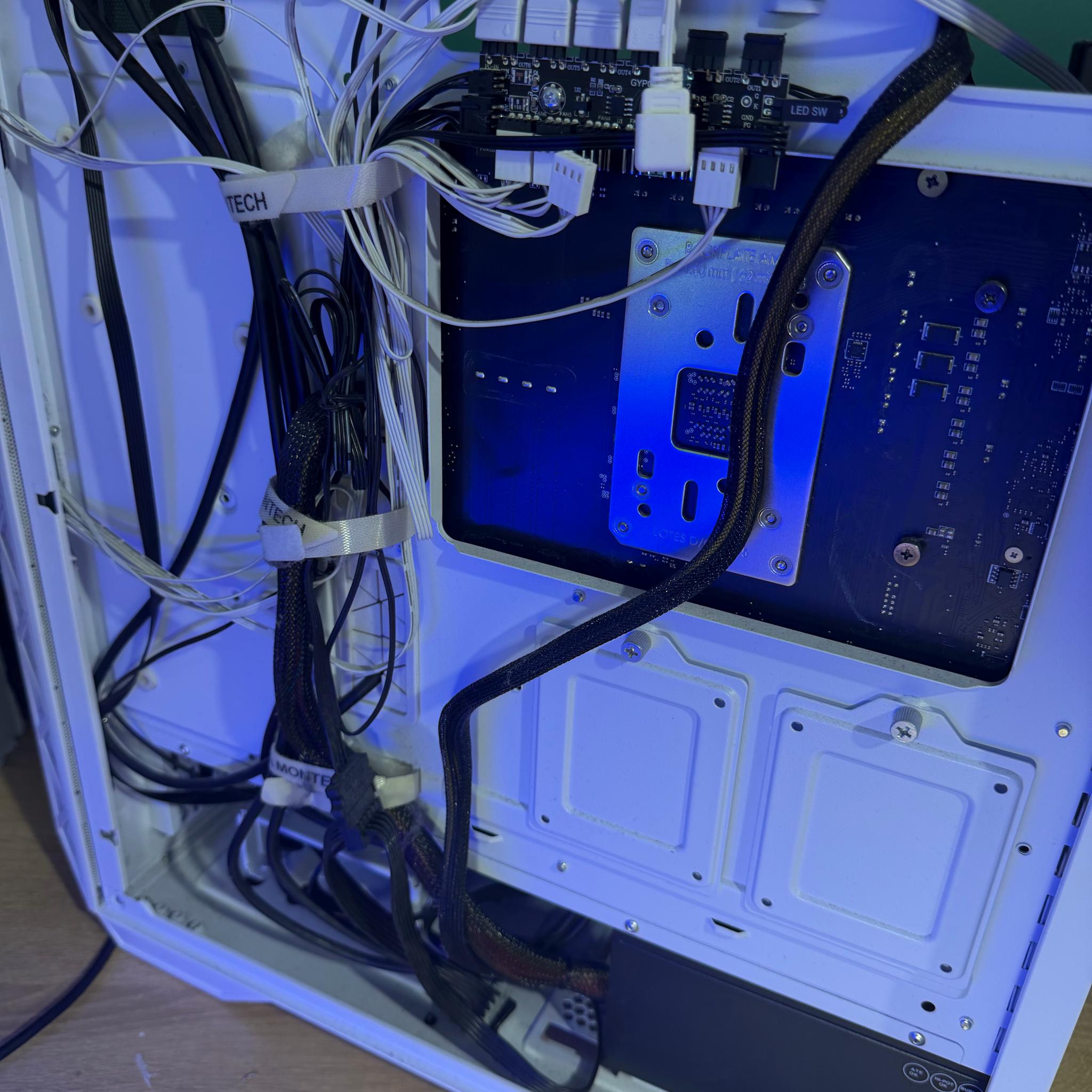 White Gaming PC | Ryzen 7 7800X3D | RTX 4060 8GB | 32GB DDR5-6000 | MSI B650 | 1TB NVMe