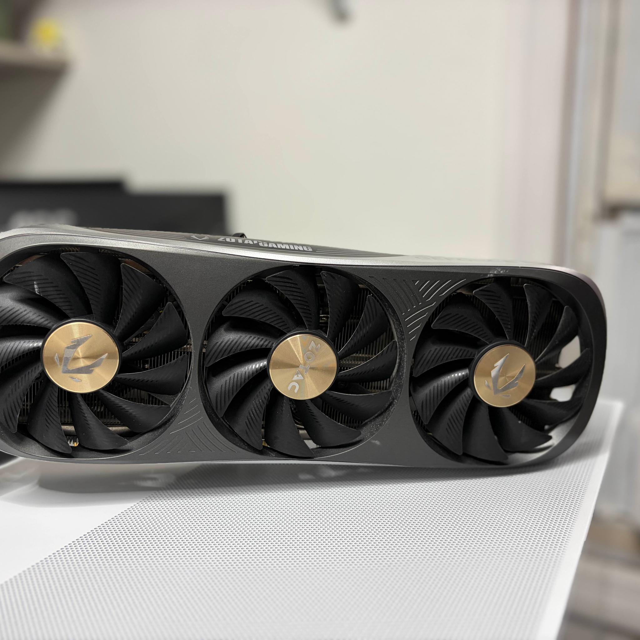 ZOTAC GAMING GeForce RTX 4070 Ti Trinity OC 12GB GDDR6X