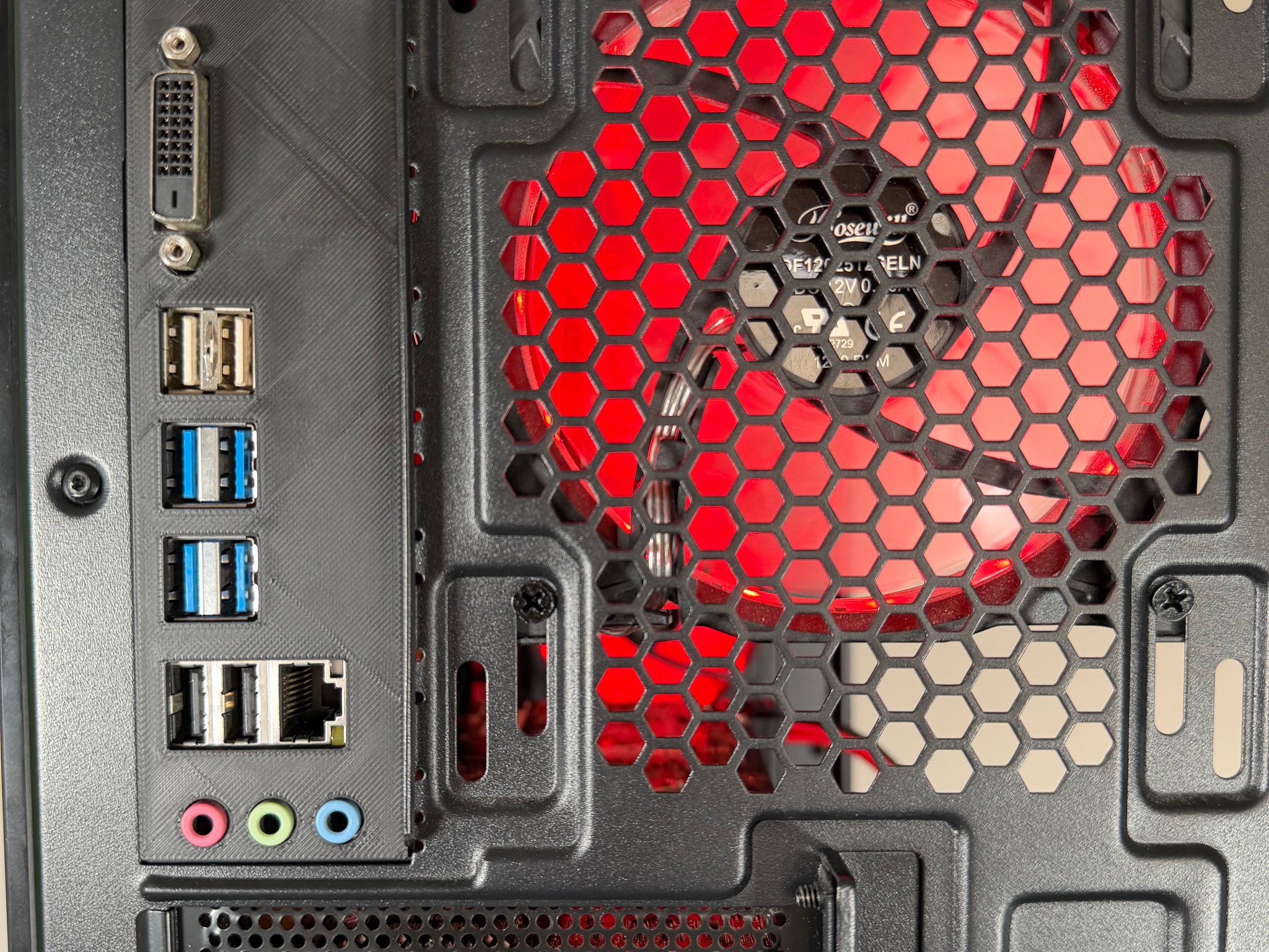 🔴⚫Red and Black Budget Baller🔴⚫ Ryzen 7 1700 Pro | GTX 1070 | 16GB DDR4