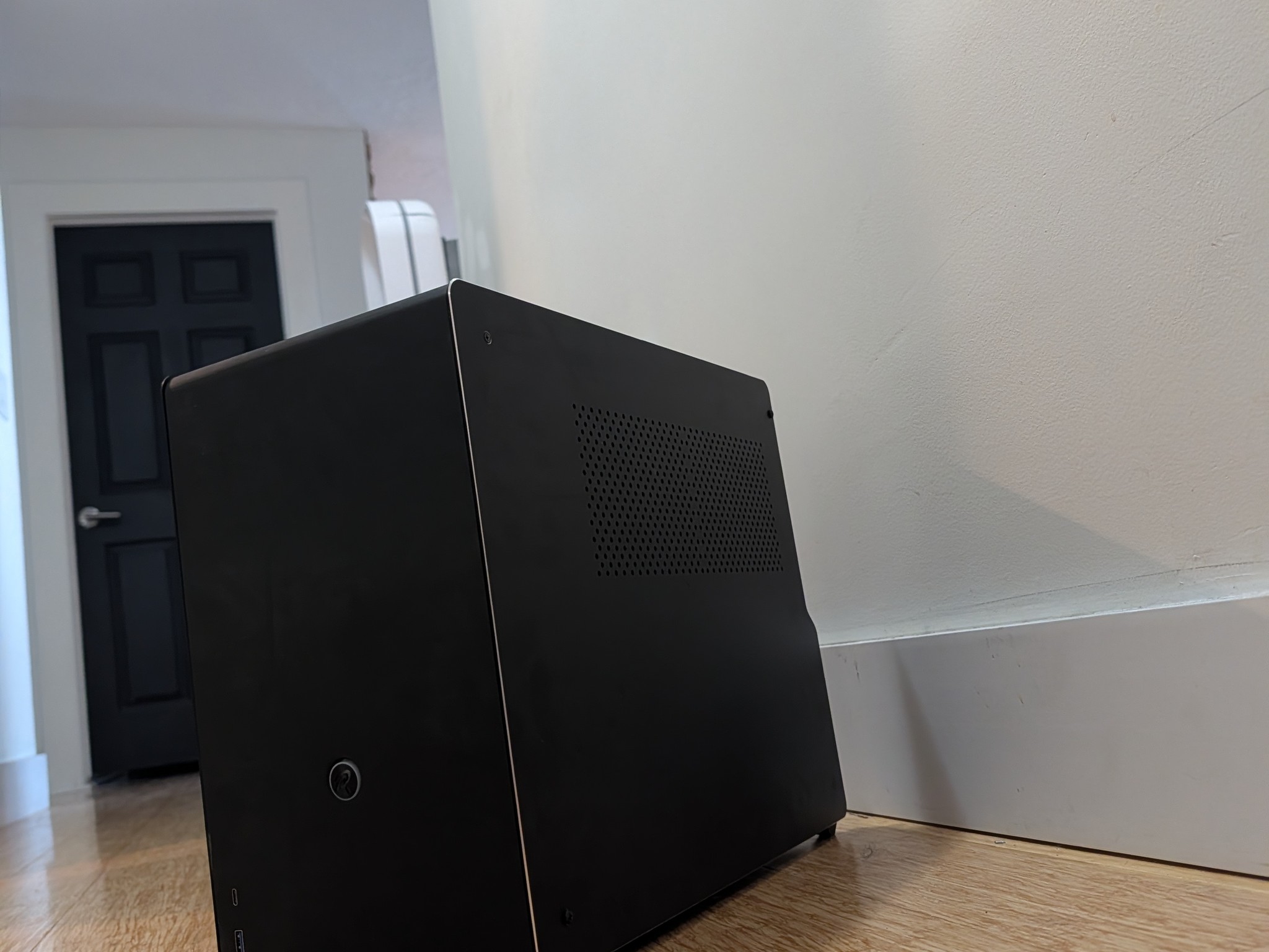 Custom Vertical GPU Gaming PC | Quadro M4000 | I7 4770T | 512GB SSD | 16GB |