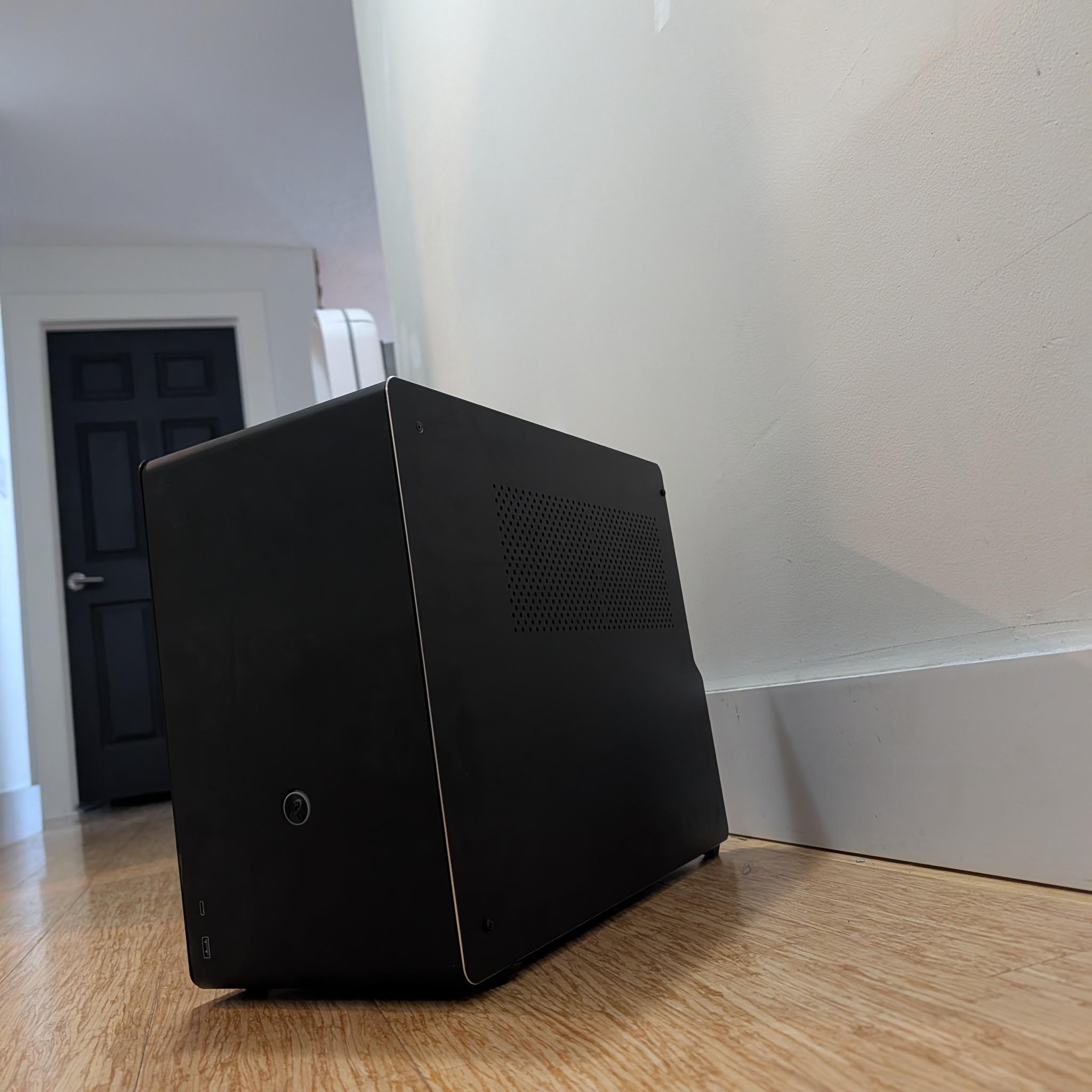 Custom Vertical GPU Gaming PC | Quadro M4000 | I7 4770T | 512GB SSD | 16GB |