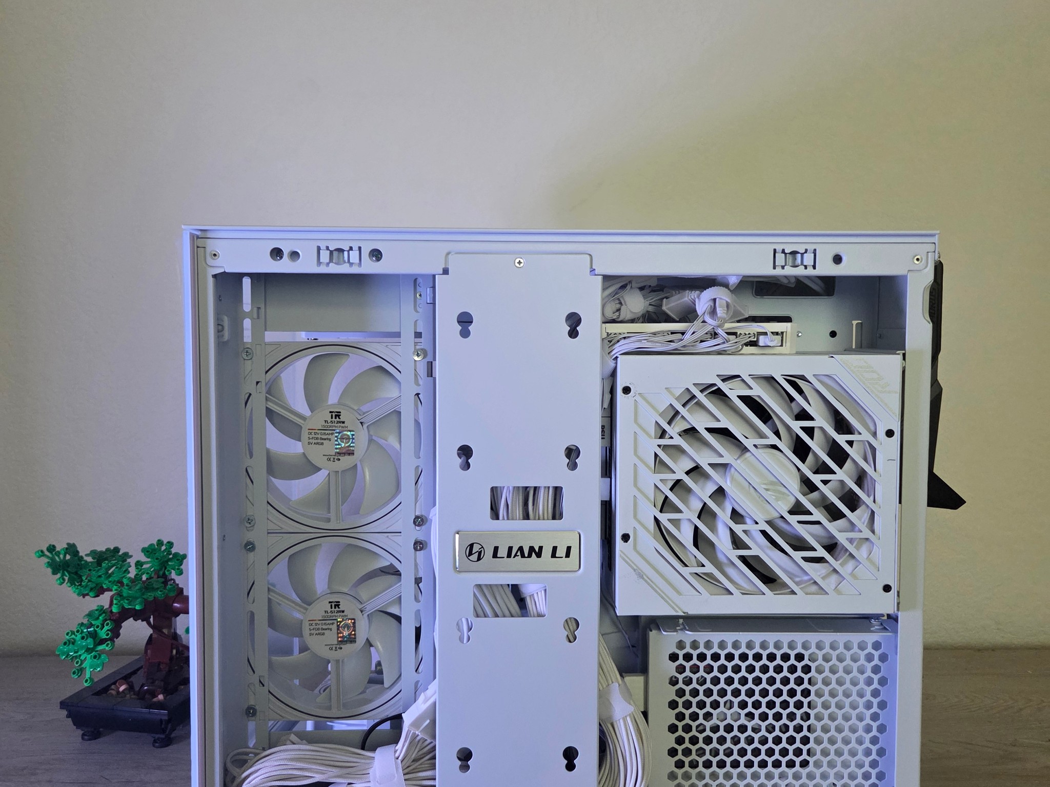🧊 Beautiful Snow Den Gaming PC 💠