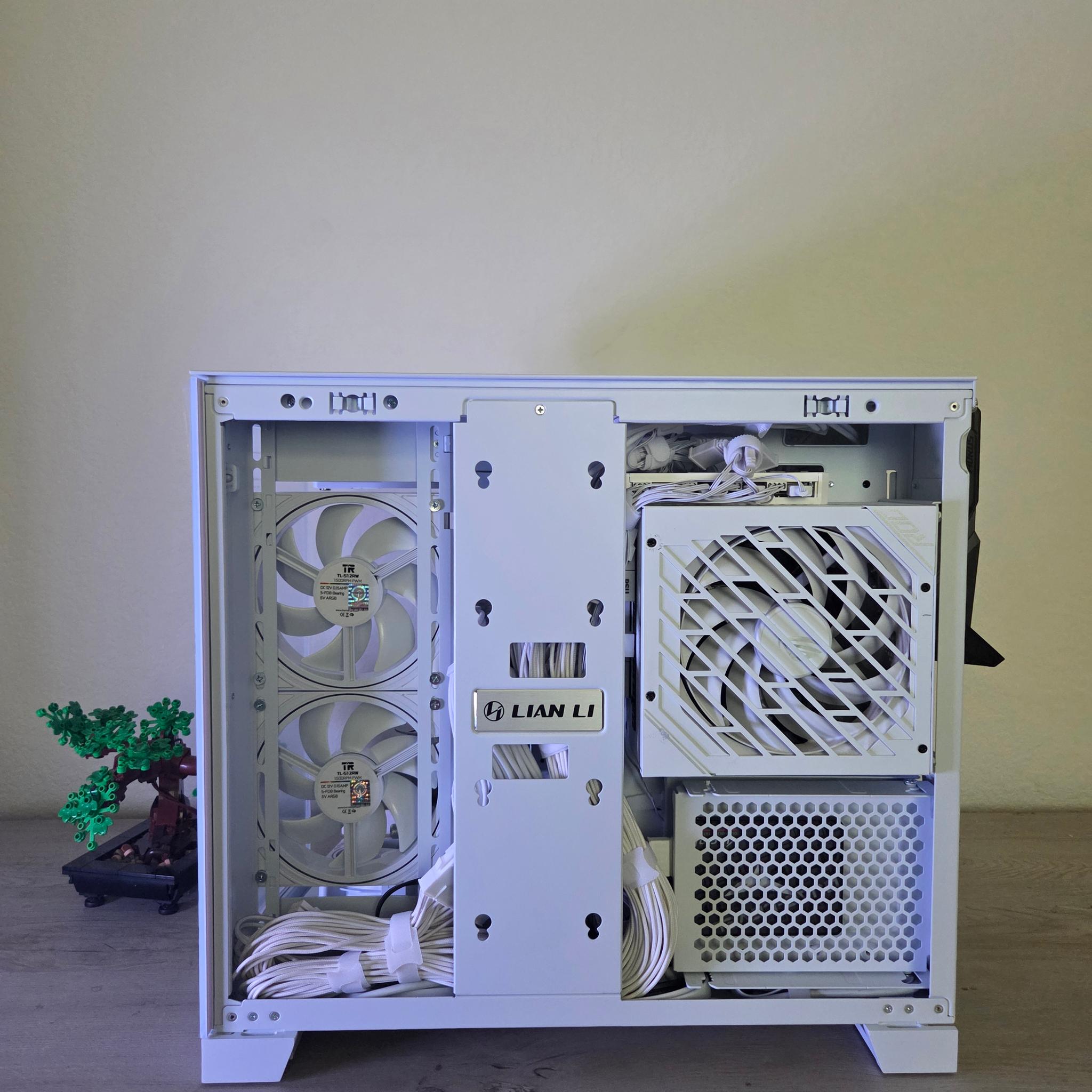🧊 Beautiful Snow Den Gaming PC 💠