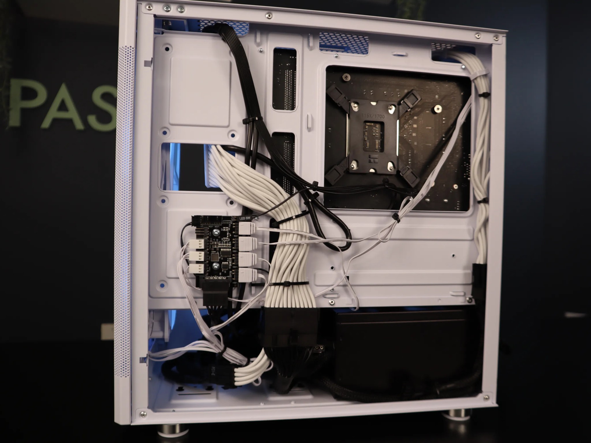 NEW  GAMING PC | 1440P | INTEL 12600KF | RX7600 | 1TB | WHITE | All Parts Brand New