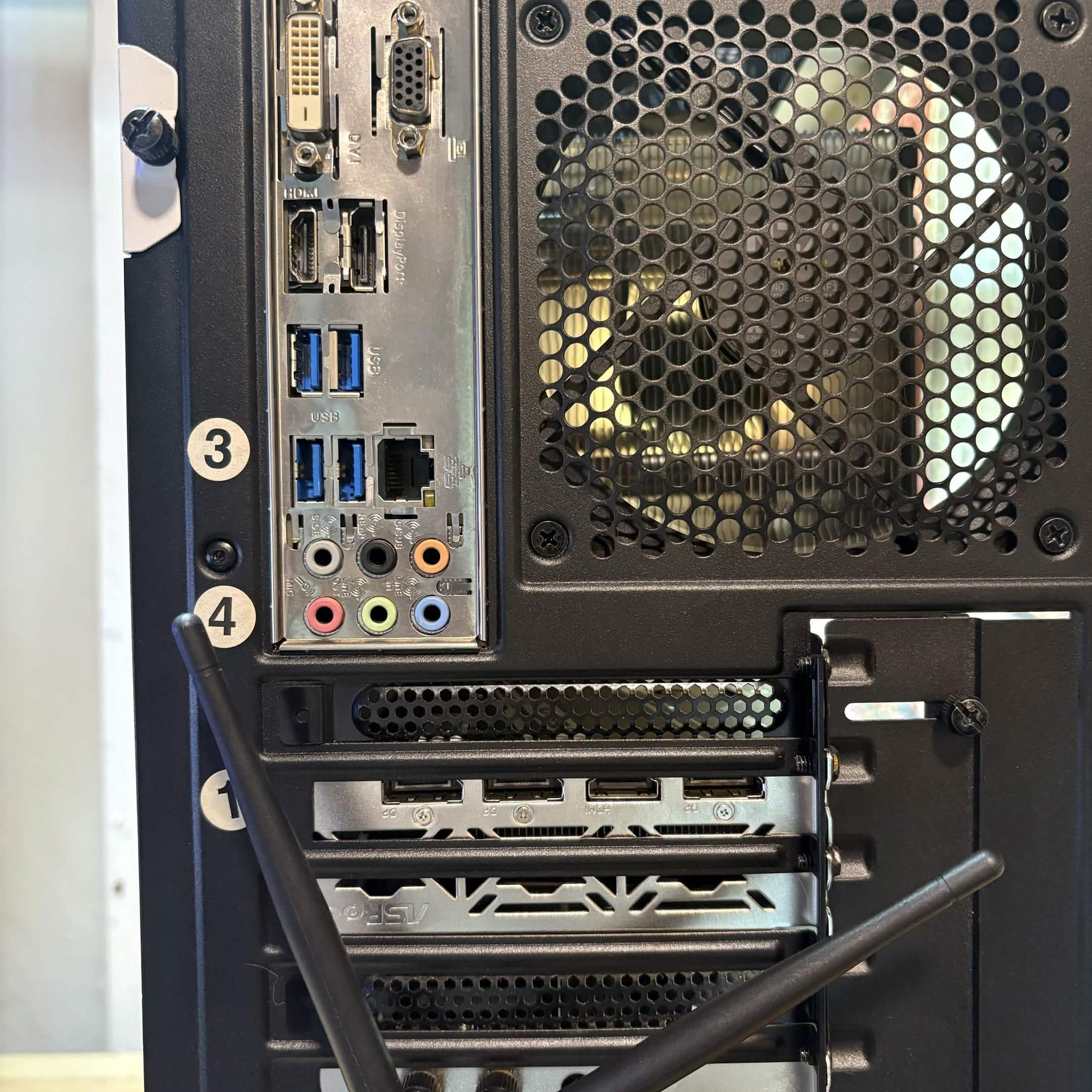 Black Cat Customs - FrostClaw (i5-10400 / RX 6600XT / 2x8GB RAM / 256GB SSD + 1TB HDD