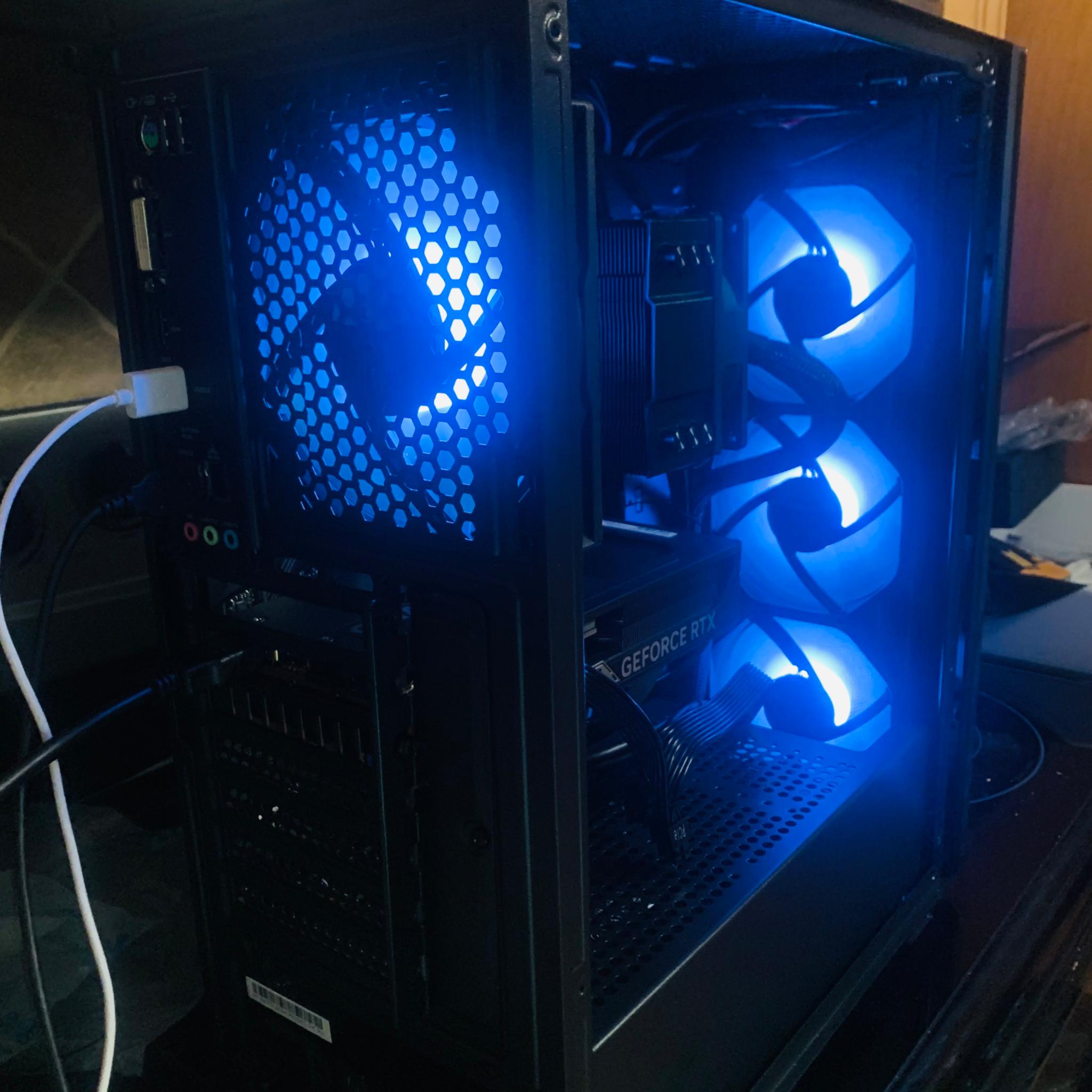 Wood Grain case + RTX 5060 Ryzen 7 5700x