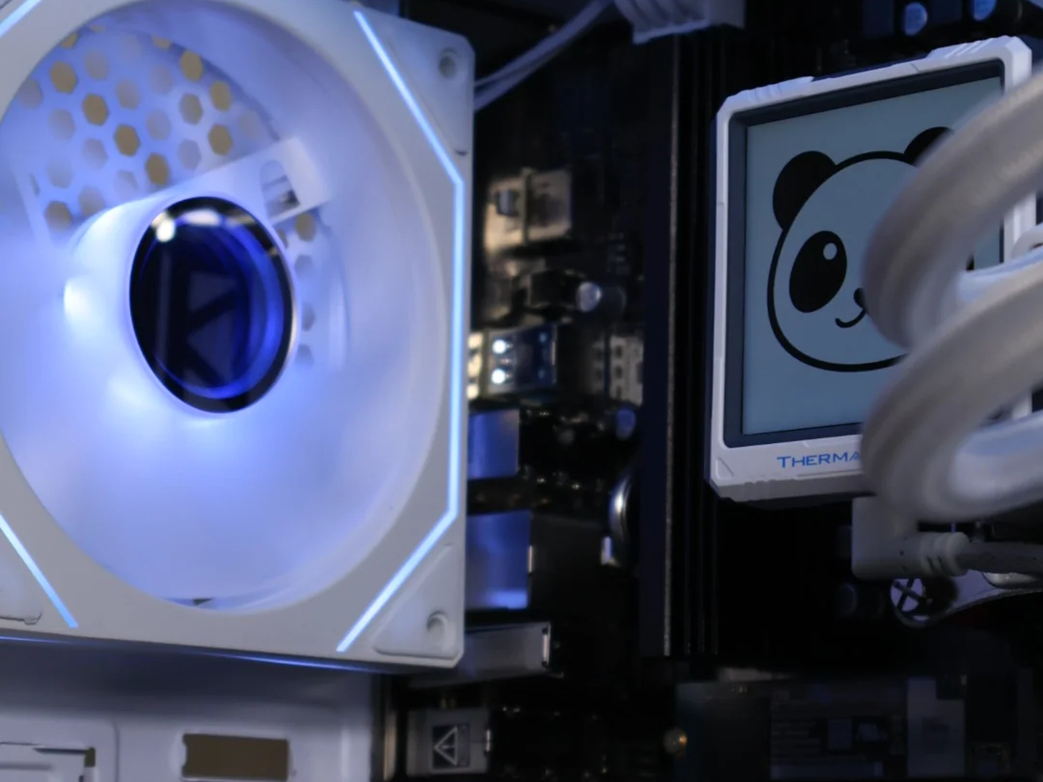 🧊Icebox v2 | RTX 5060 ti 16gb Ryzen 5 9600x🧊