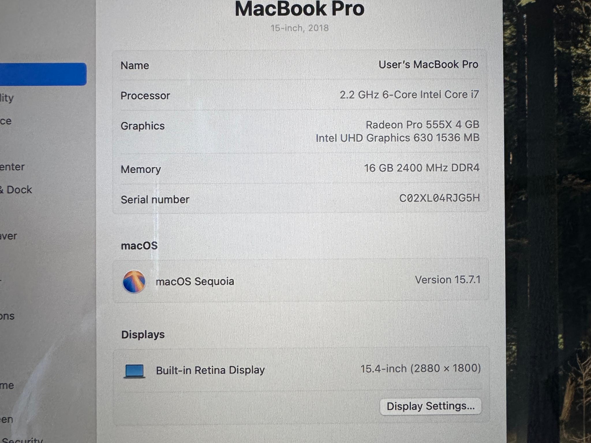Apple MacBook Pro 15" (2018) Intel Core i7, 16GB Memory, AMD Radeon Pro 555X, 250GB SSD - Space Gray