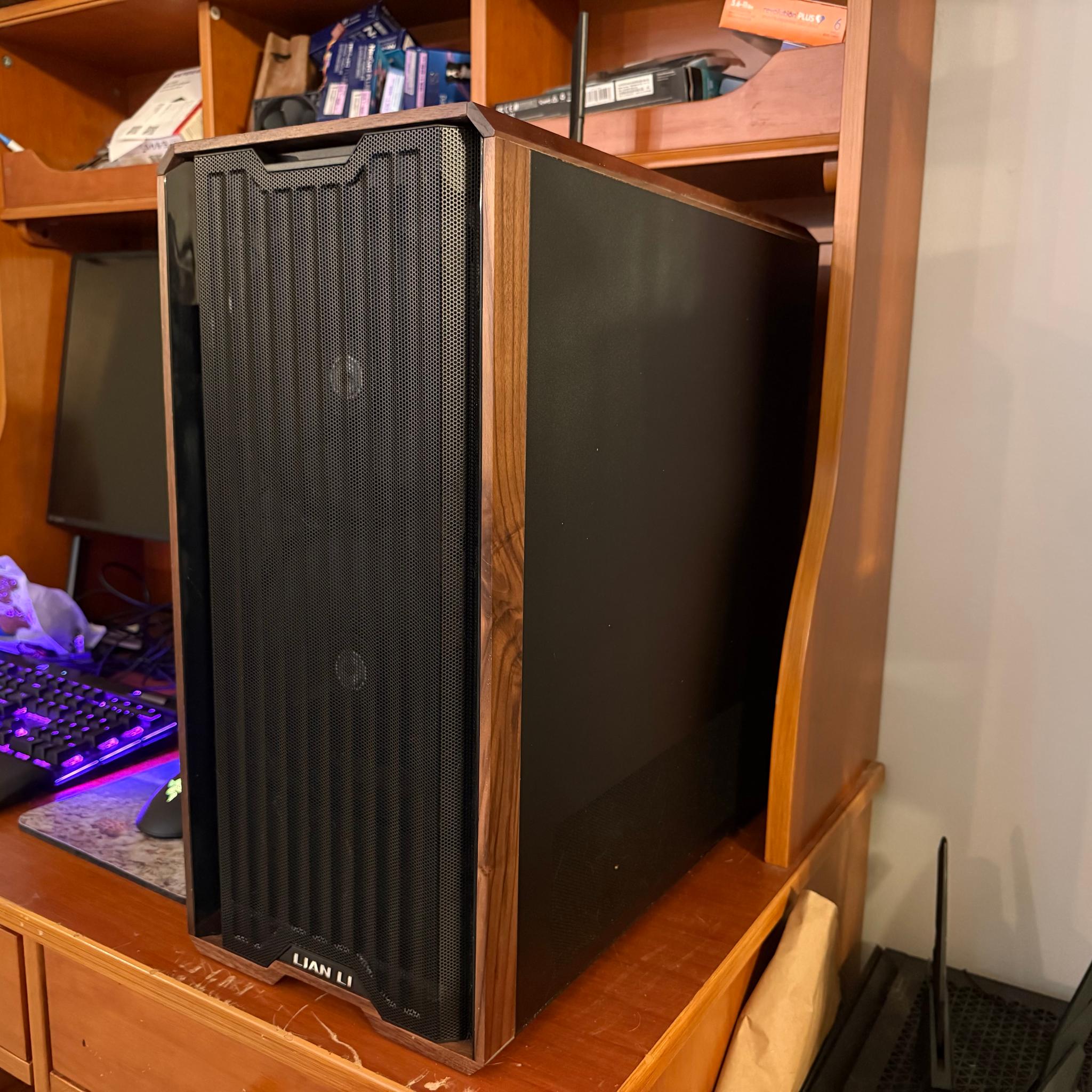 RTX 5070 Ti | Ryzen 7800X3D | 32GB DDR5 | 2TB Samsung 9100 Pro | Blackout Build