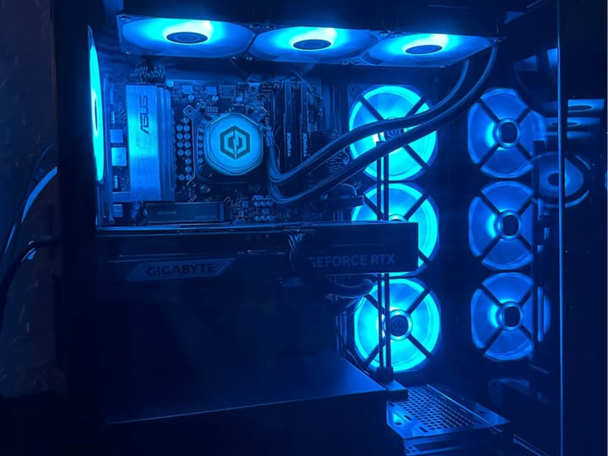 High End Desktop Gaming PC (9800X3D + 32GB DDR5 + 5070Ti)