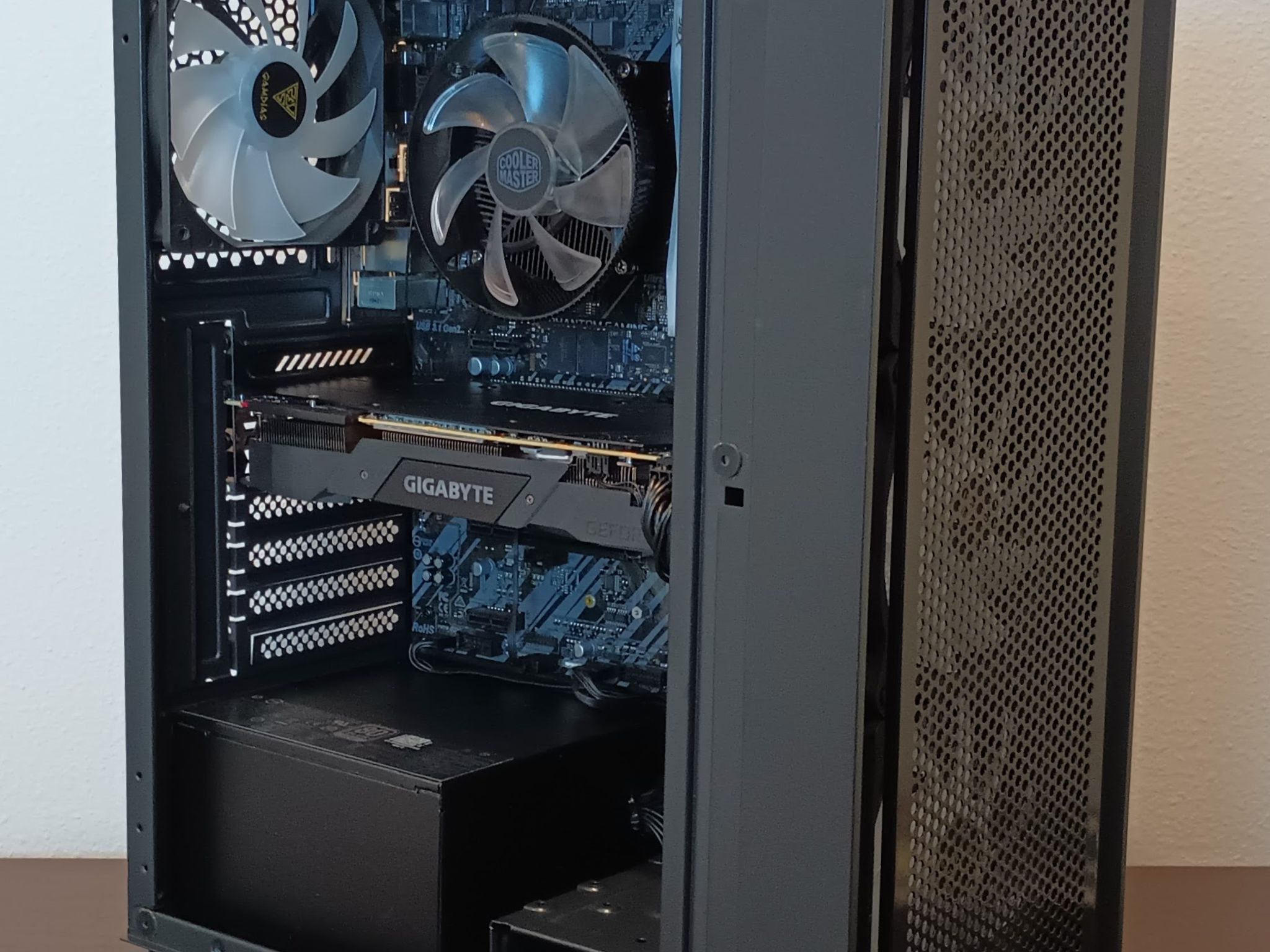 Awesome RGB Gaming PC i7 9700k RTX 2080 16GB RAM 1tb ssd WI-FI & BLUETOOTH Value Midrange