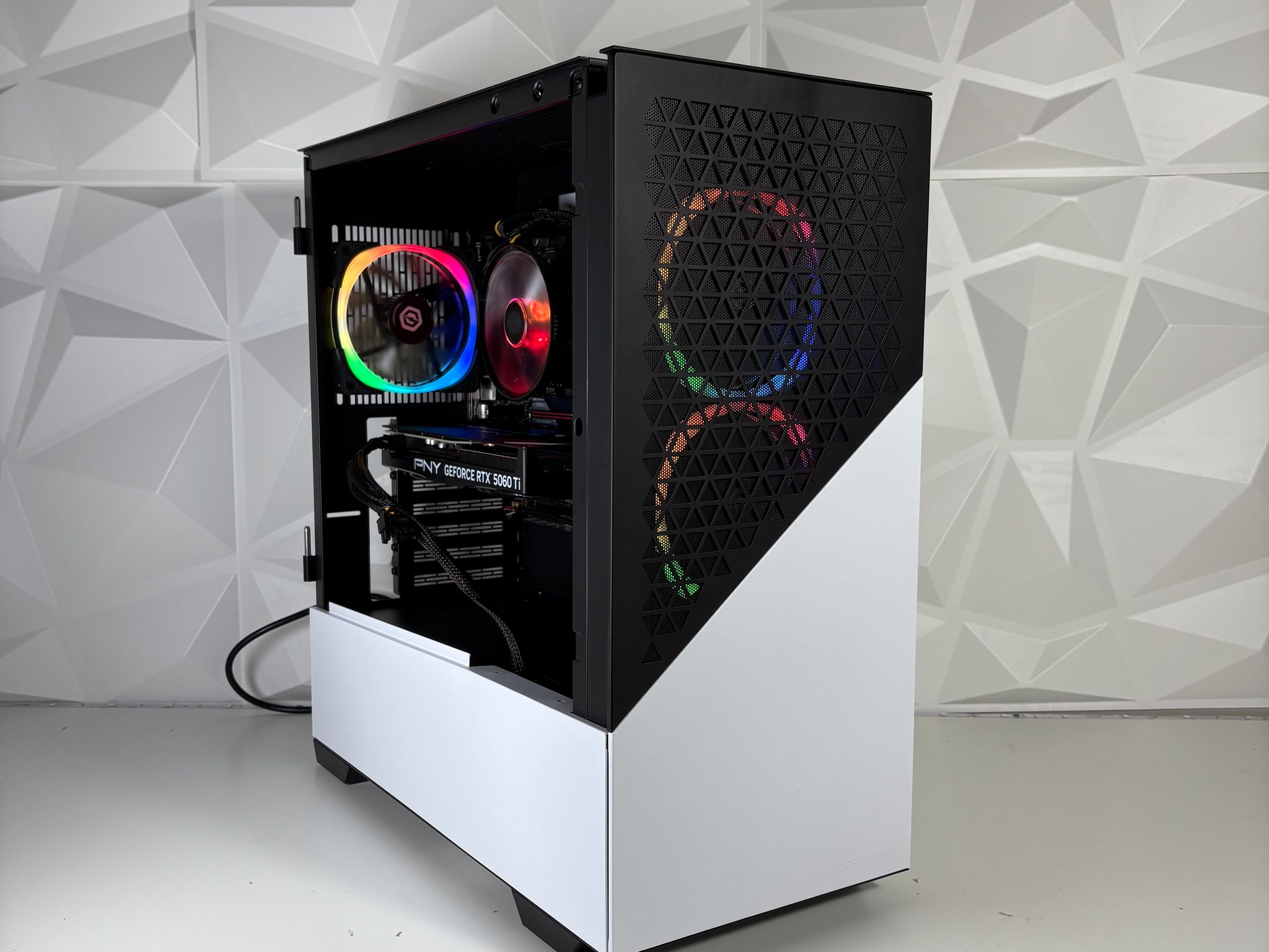 Clean White Gaming PC - Nvidia RTX 5060 Ti 16GB, AMD Ryzen 5 7600, 16GB DDR5, 1TB SSD