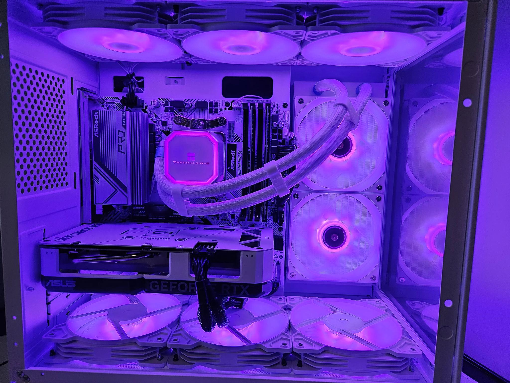Arctic beast Ryzen 5 5600X / 32GB / 2TB / RTX 4060