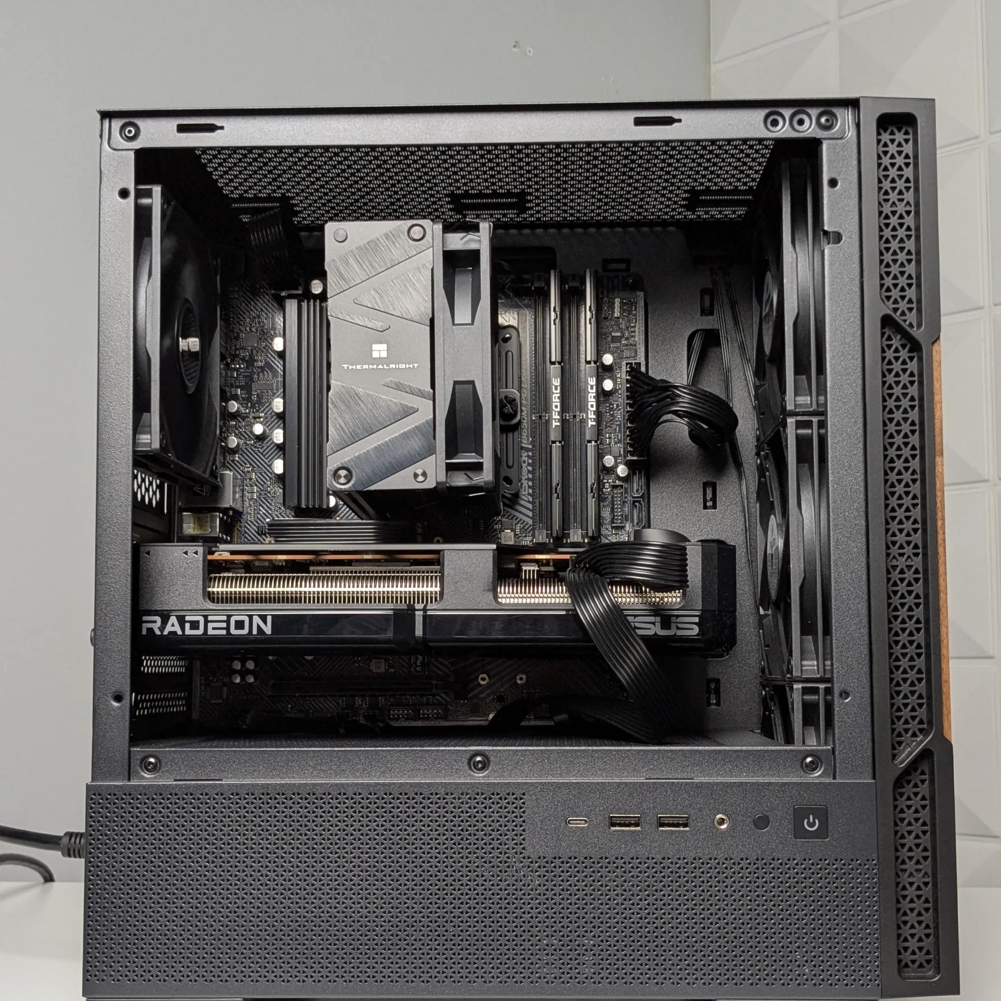 Mid Range Gaming PC - Ryzen 5 7500F - RX 7800 XT