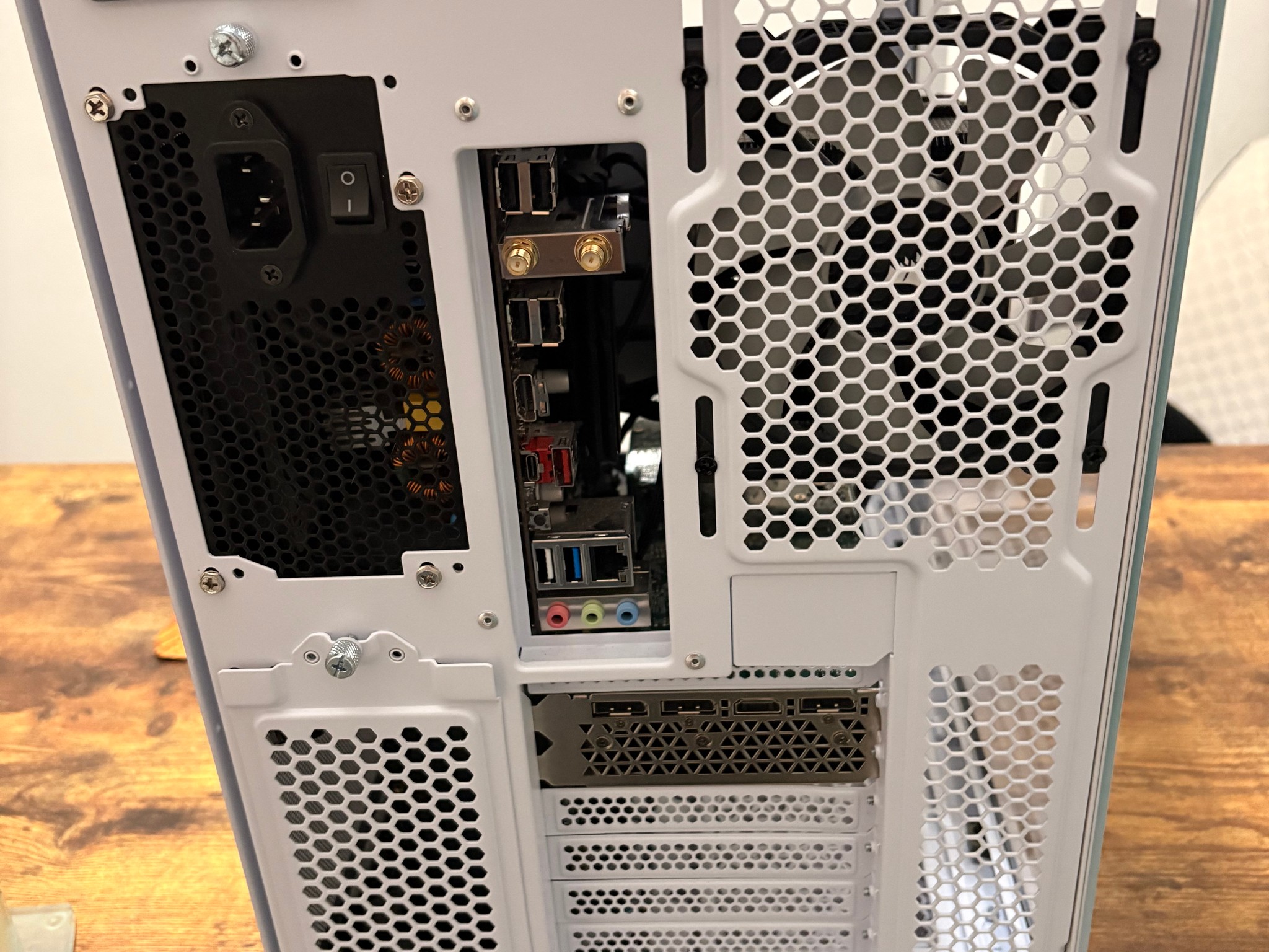 Project Cinna WhiteRainbow Gaming PC