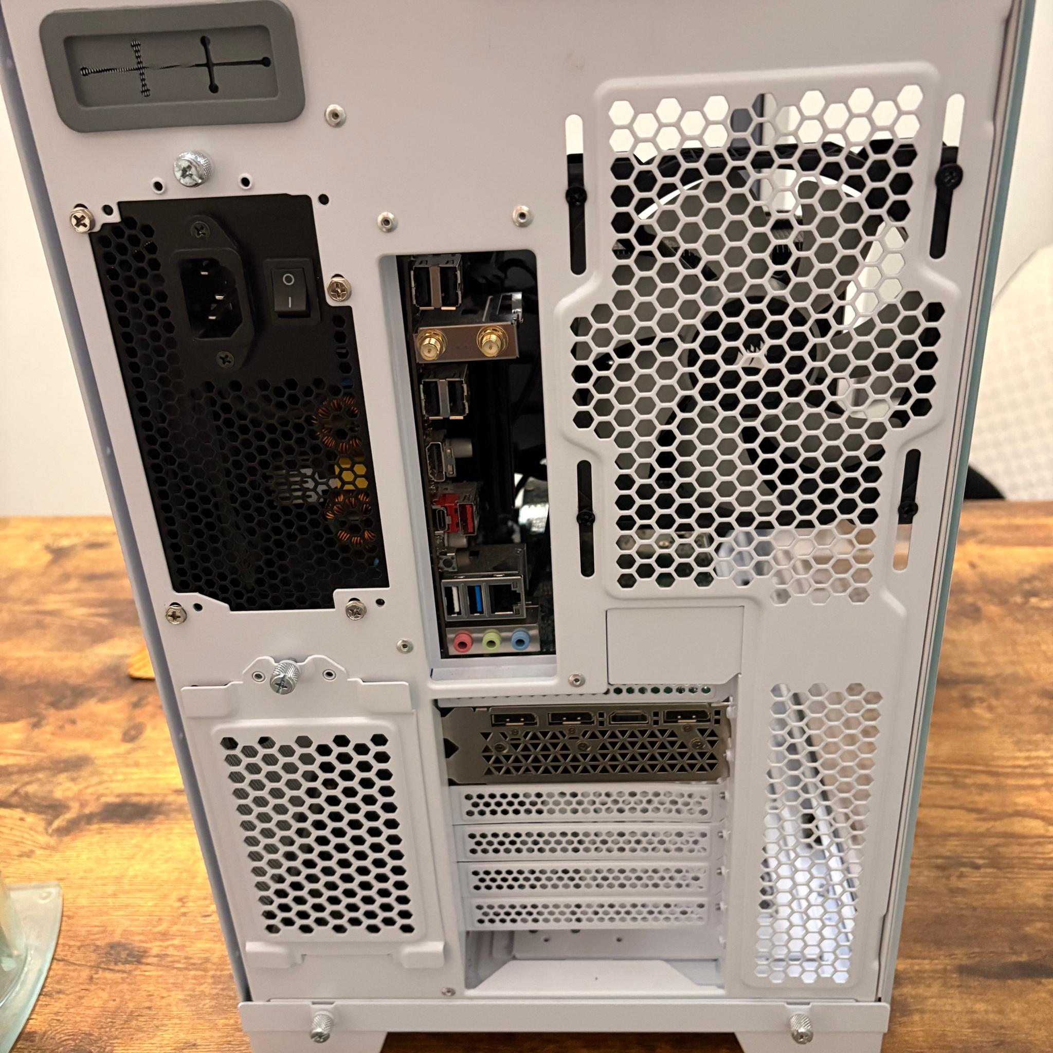 Project Cinna WhiteRainbow Gaming PC