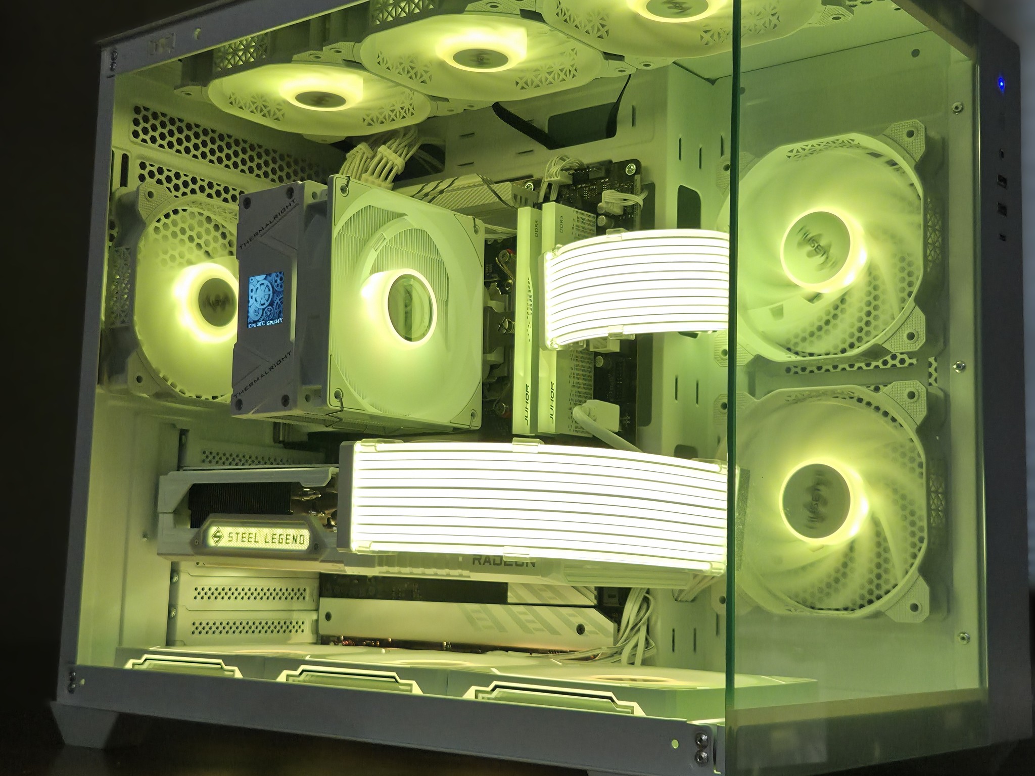 White Spectre! 👻 – Ryzen 5 9600X | RX 9070 XT | 32GB DDR5 6000 | Display on Cooler!