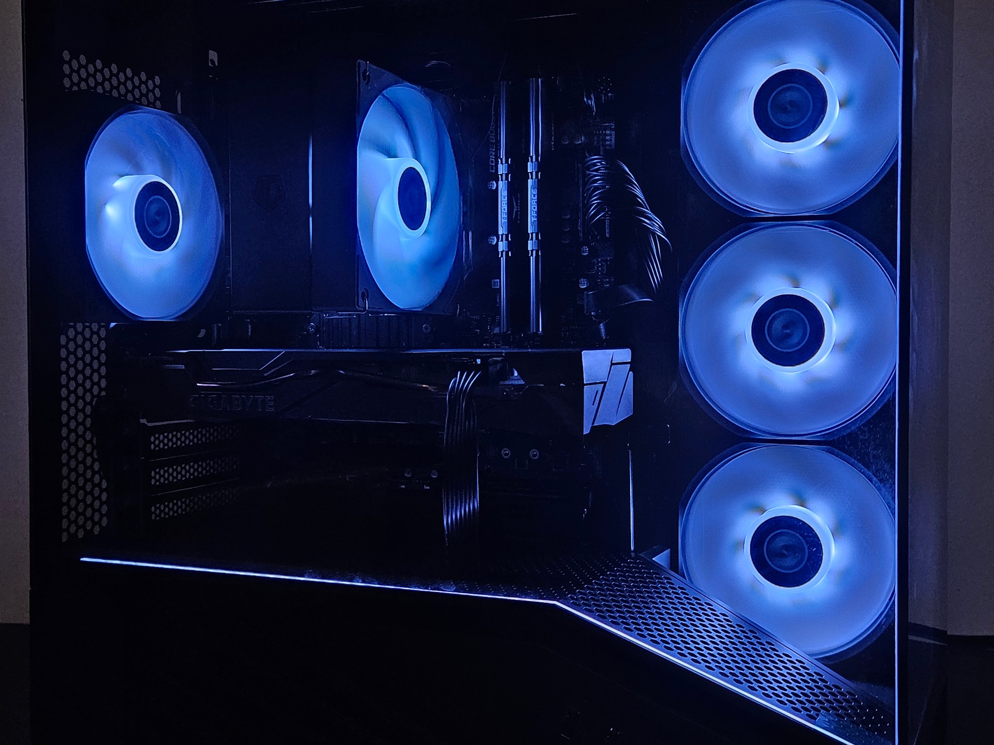 LIAN LI CASE, 5800x, 2060 super, 1tb ssd, RGB Gaming PC!