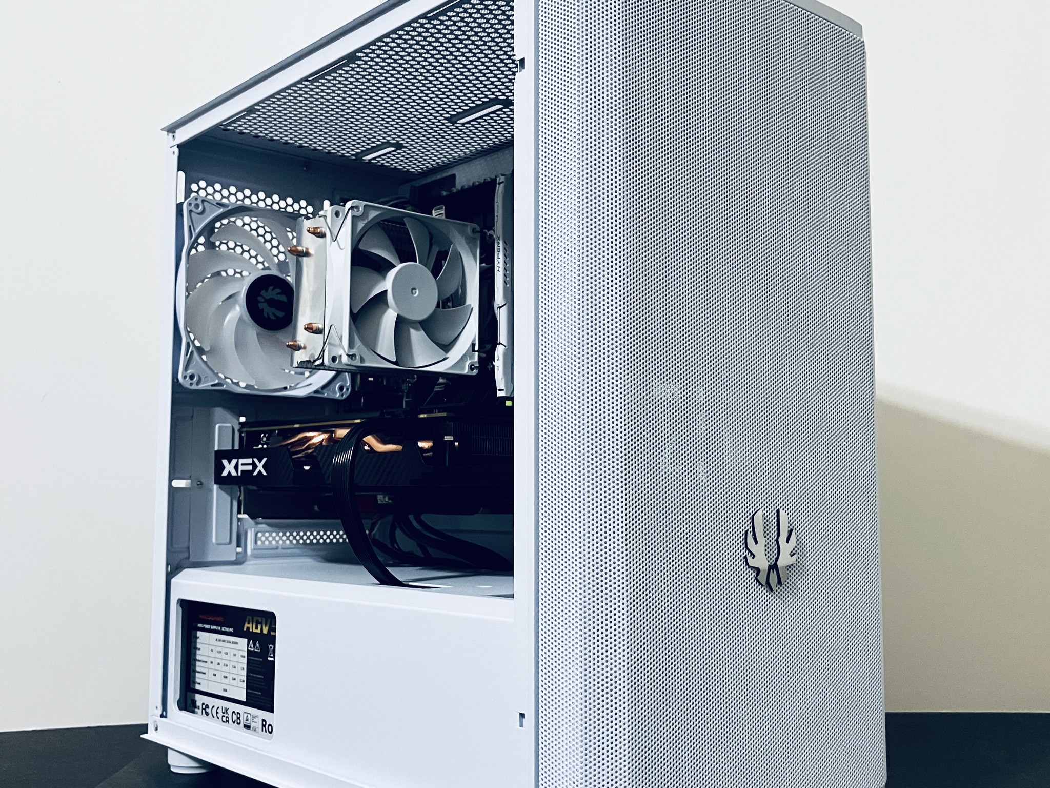 ⚡Budget White Gaming PC - Intel Xeon 8-cores ● 16GB RAM ● 512GB SSD ● AMD RX 580 8GB