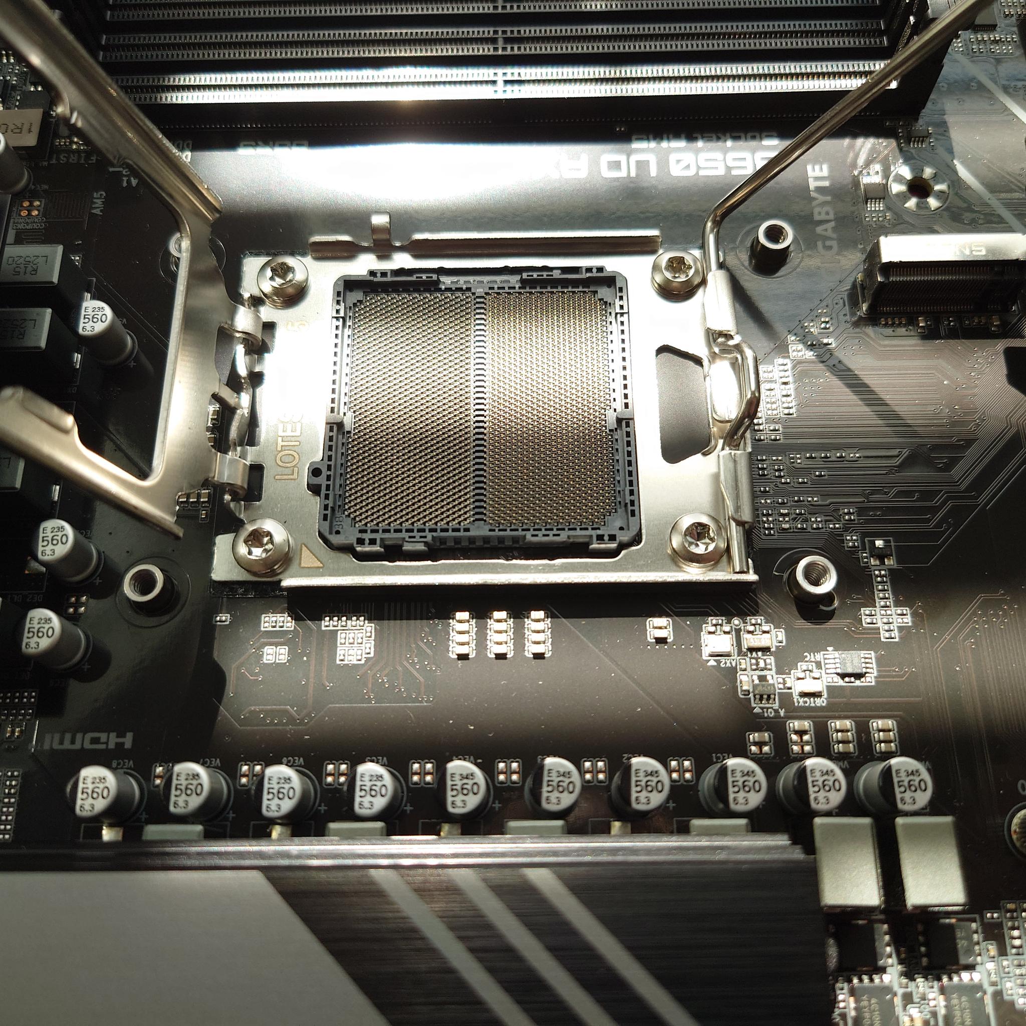AMD Ryzen™ 5 9600X & GIGABYTE B650 UD AX AMD AM5 ATX Motherboard