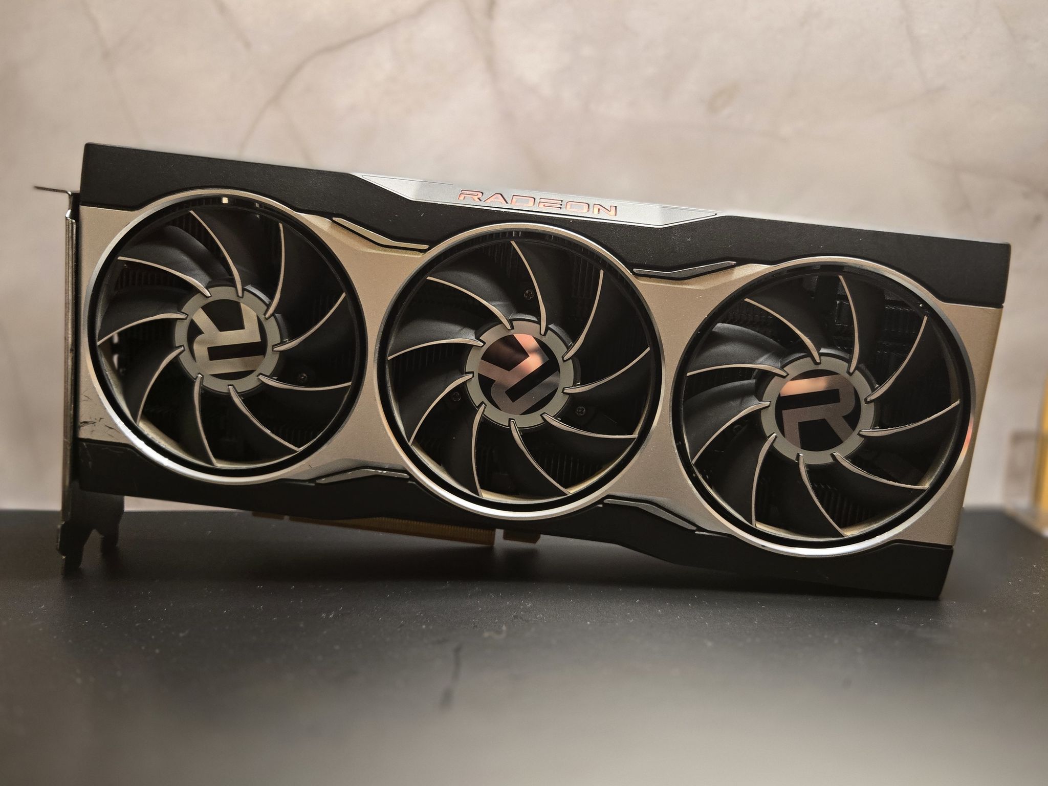 AMD "MBA" / Reference RX 6800 16GB