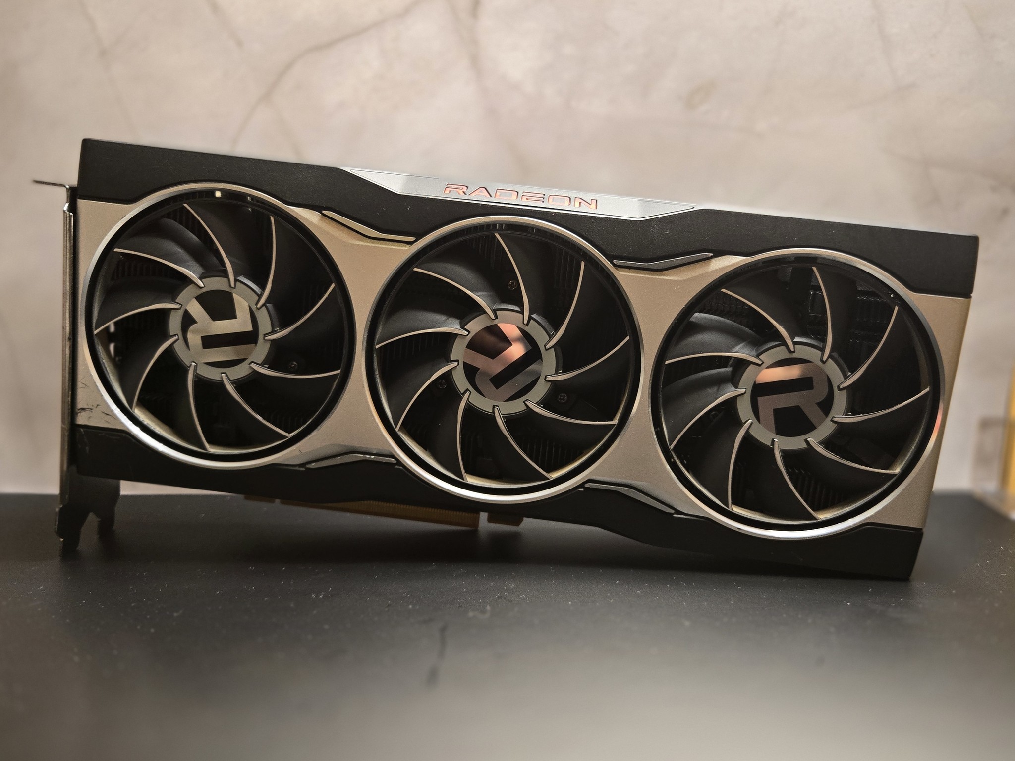 AMD "MBA" / Reference RX 6800 16GB