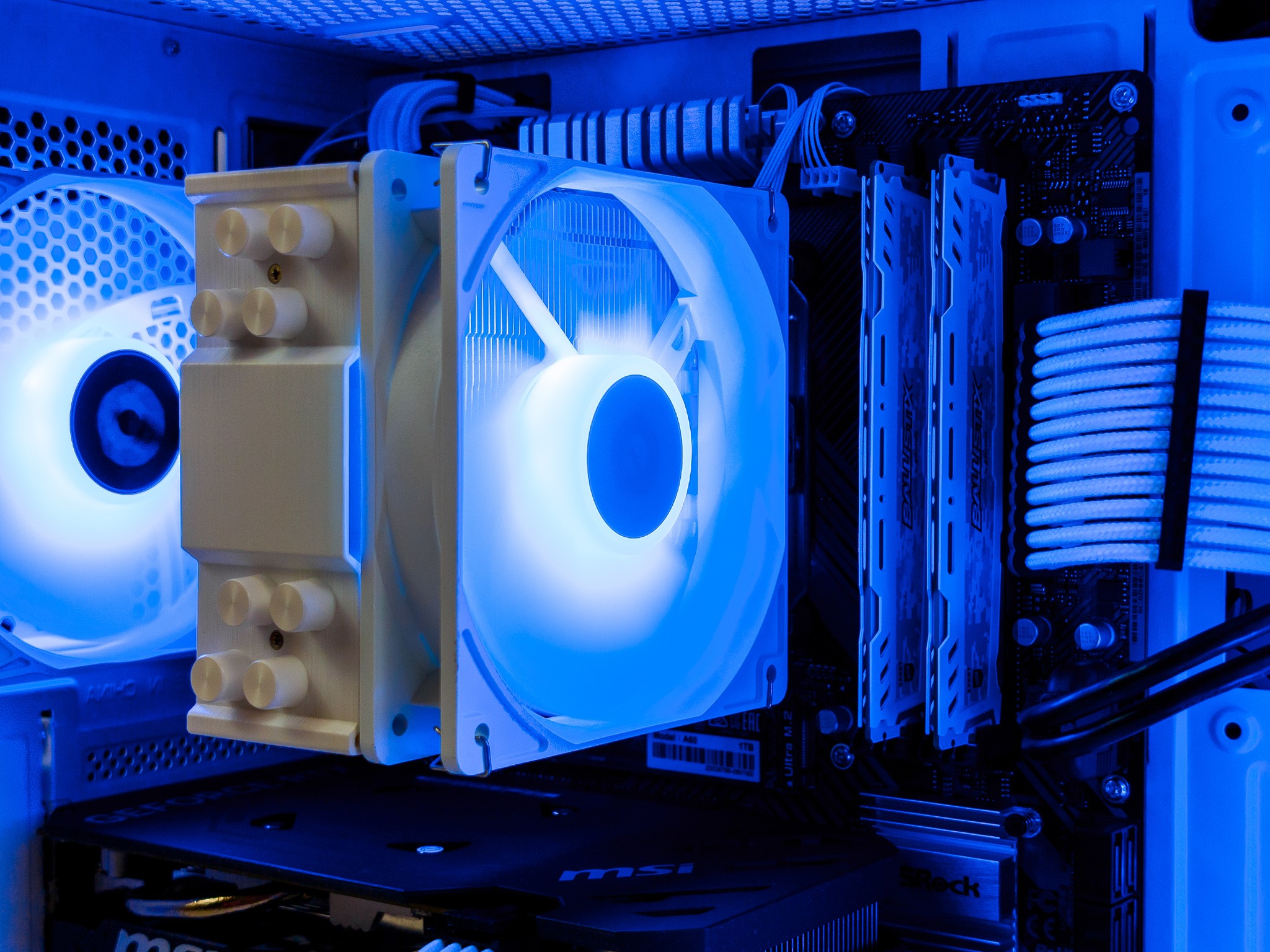 RTX 4060 / Ryzen 7 3700 / 16GB Gaming PC 🖤🤍