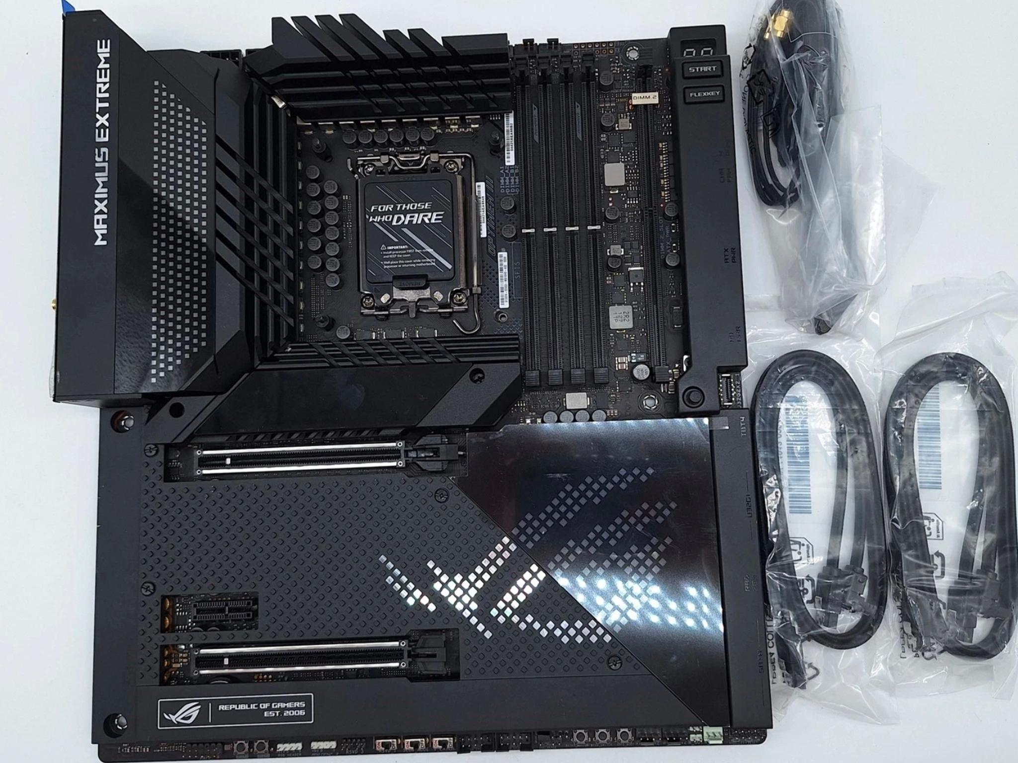 ASUS ROG Maximus Z690 Extreme DDR5 EATX INTEL SOCKET 1700 WIFI PCIE 5.0