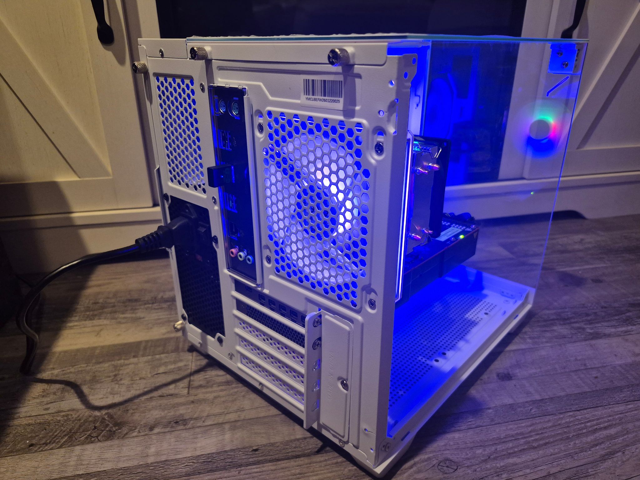 Xeon 8 Core, 16GB DDR4, 8GB AMD, 512GB SSD, Win11