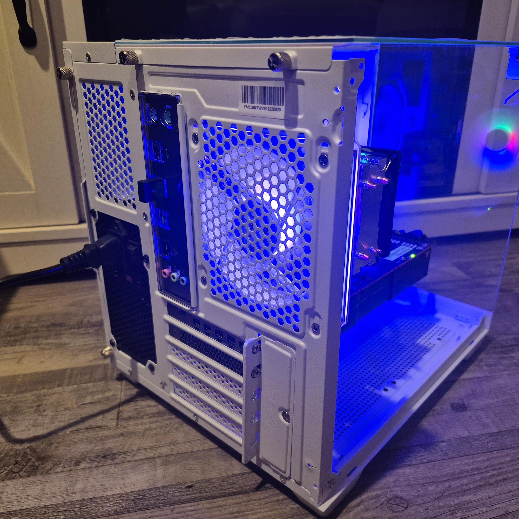 Xeon 8 Core, 16GB DDR4, 8GB AMD, 512GB SSD, Win11