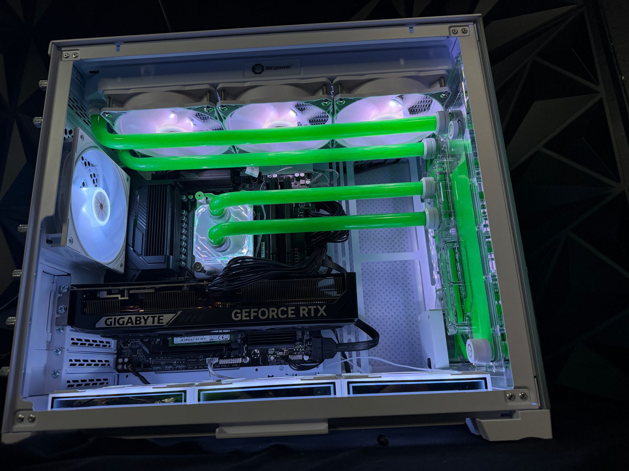 ☢️💚 GAMMA RAY 💚☢️7800X3D | RTX 5070| 2.25 TB NVMe| 32 GB DDR5| 850W Gold PSU