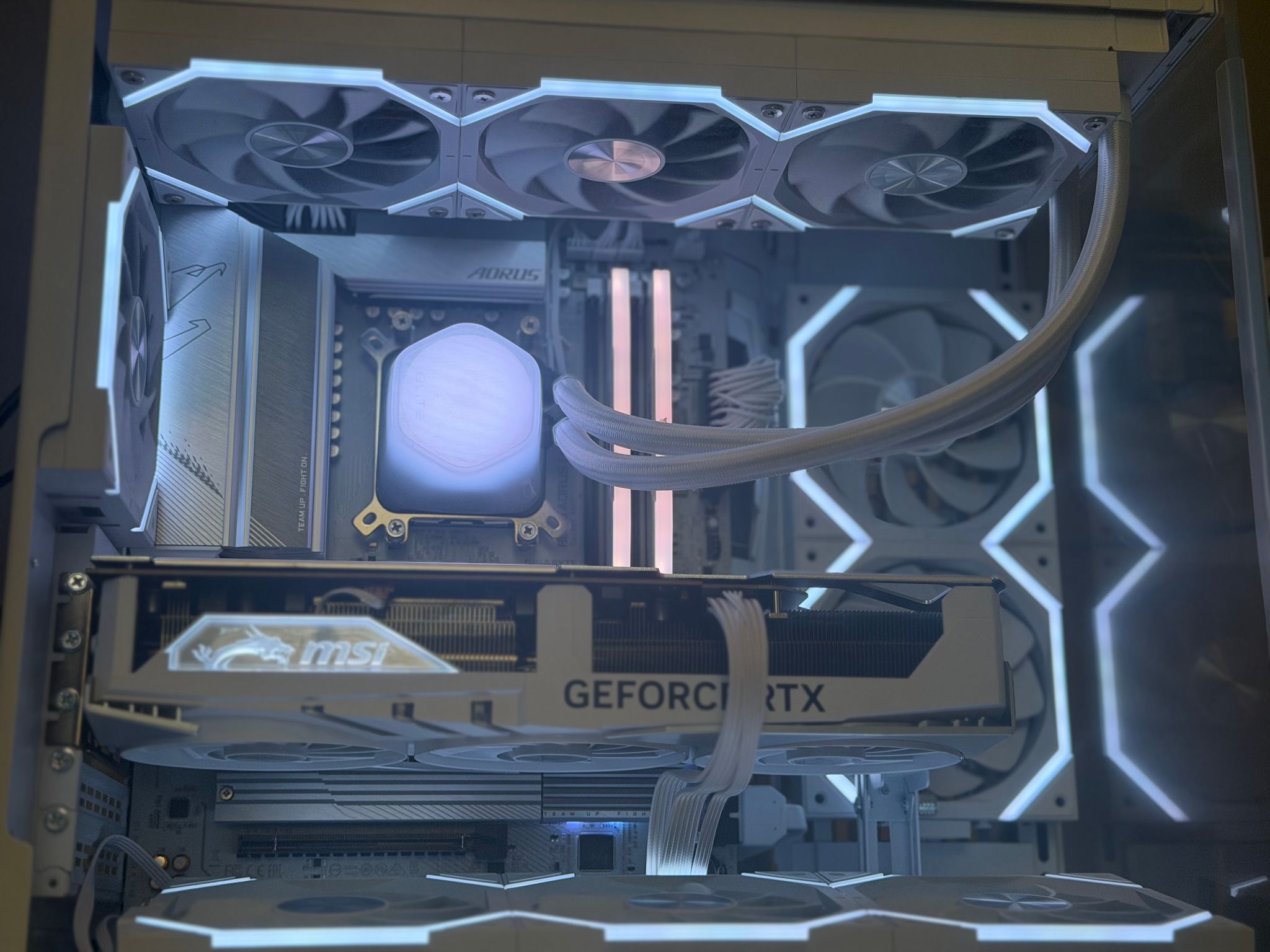 ⬜️ Whiteout ⬜️  RTX 4080 Super | Ryzen 7 7700X | 32GB DDR5 | 2TB