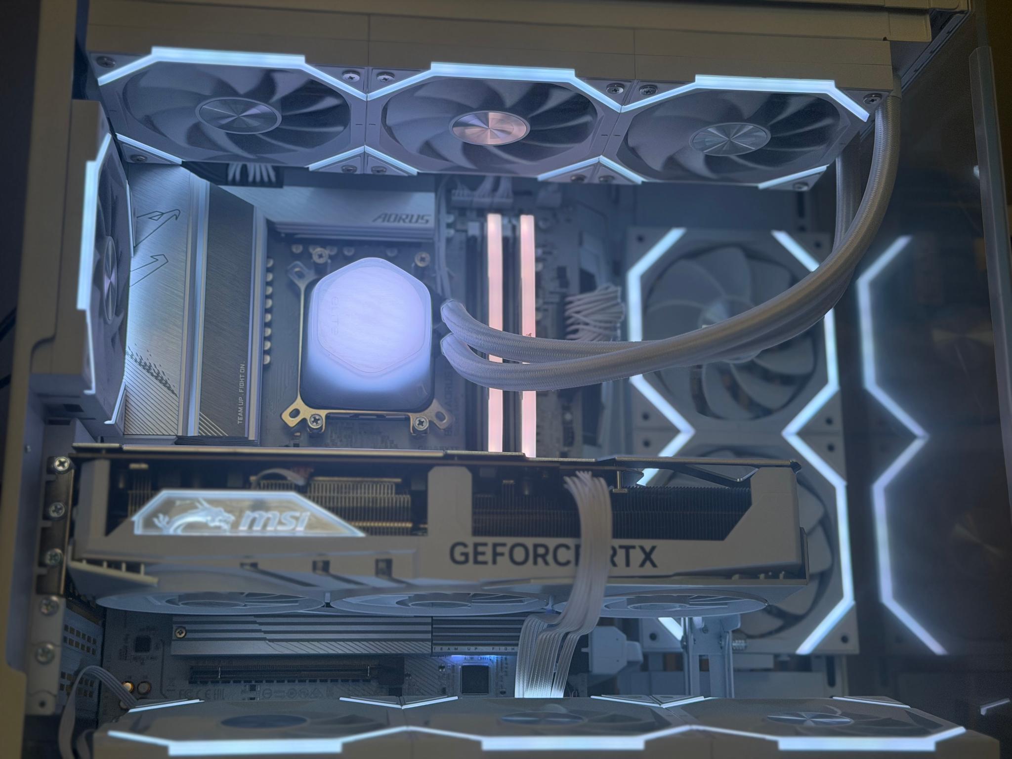 ⬜️ Whiteout ⬜️  RTX 4080 Super | Ryzen 7 7700X | 32GB DDR5 | 2TB