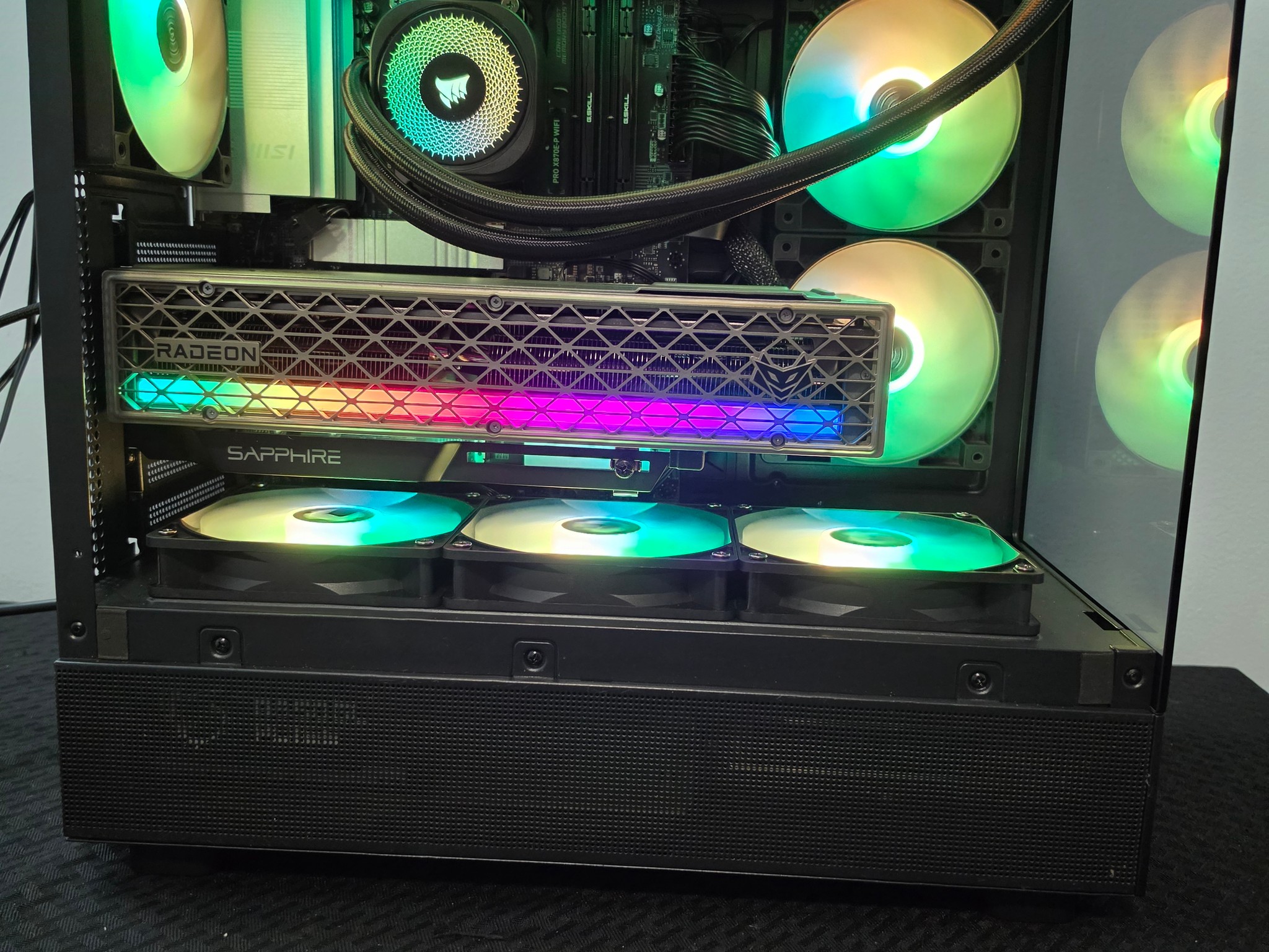 RX 9070 XT-Ryzen 9 9900x-32 GB DDR5 6000-2 TB SSD Beast Gaming PC