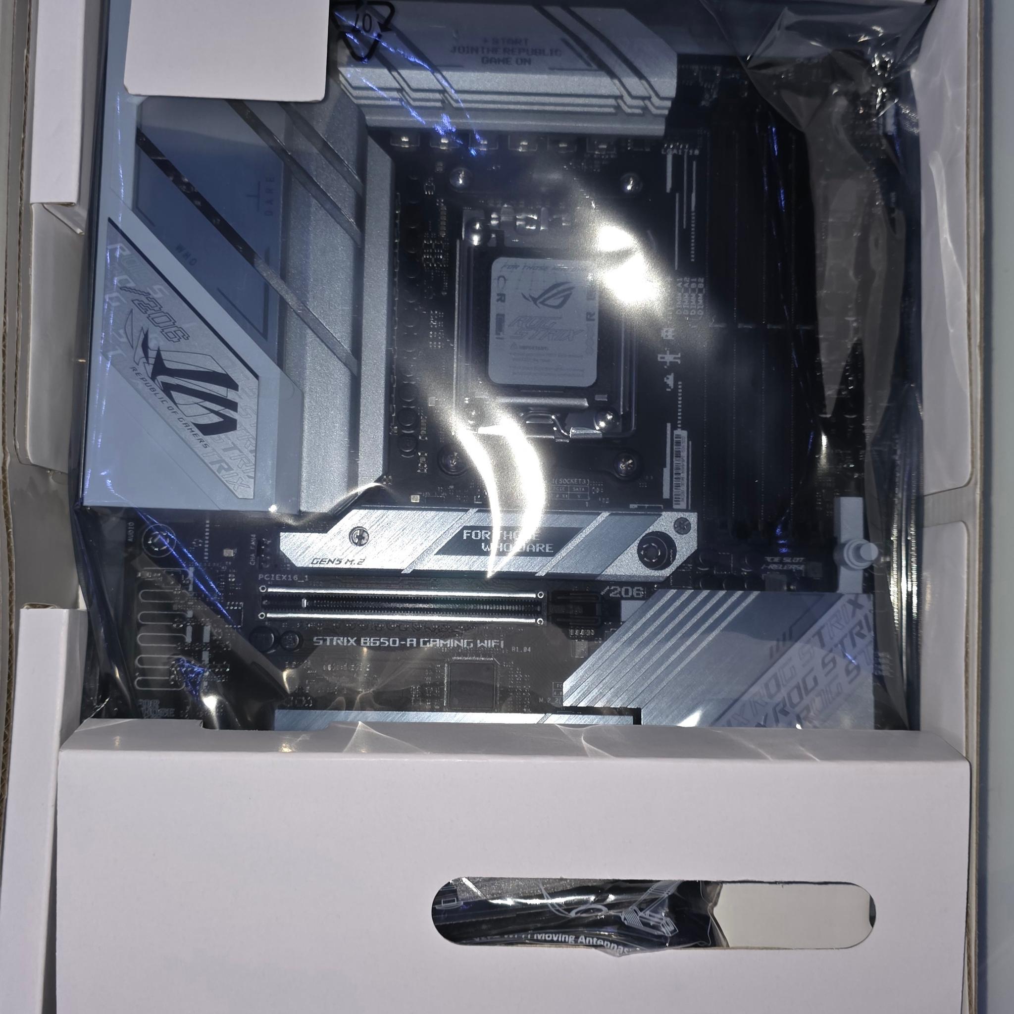ASUS ROG Strix B650-A Gaming WiFi (White) - Brand New, Never Used