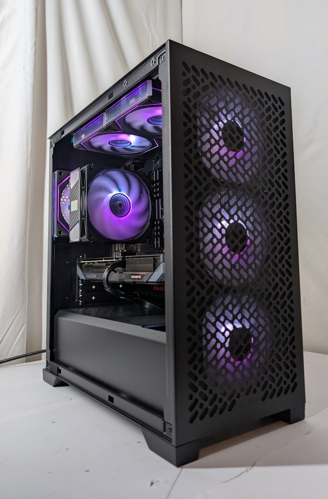 RX 9060XT | RYZEN 5 3600 | 16GB DDR4 | 1TB NVME | 650W | Jawa