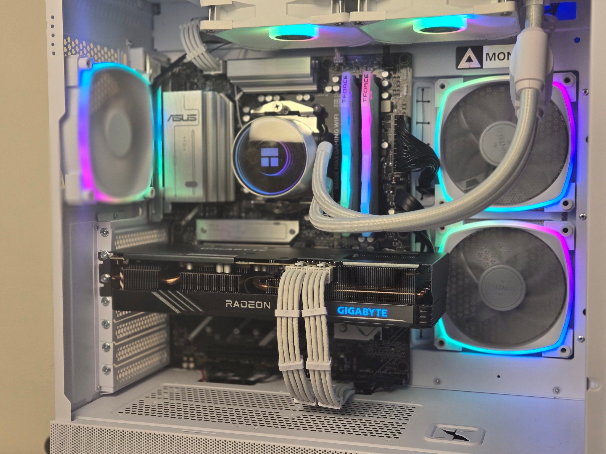 RX 7600 XT 16gb | Ryzen 5 7600X | 32gb DDR5 | 1tb Storage