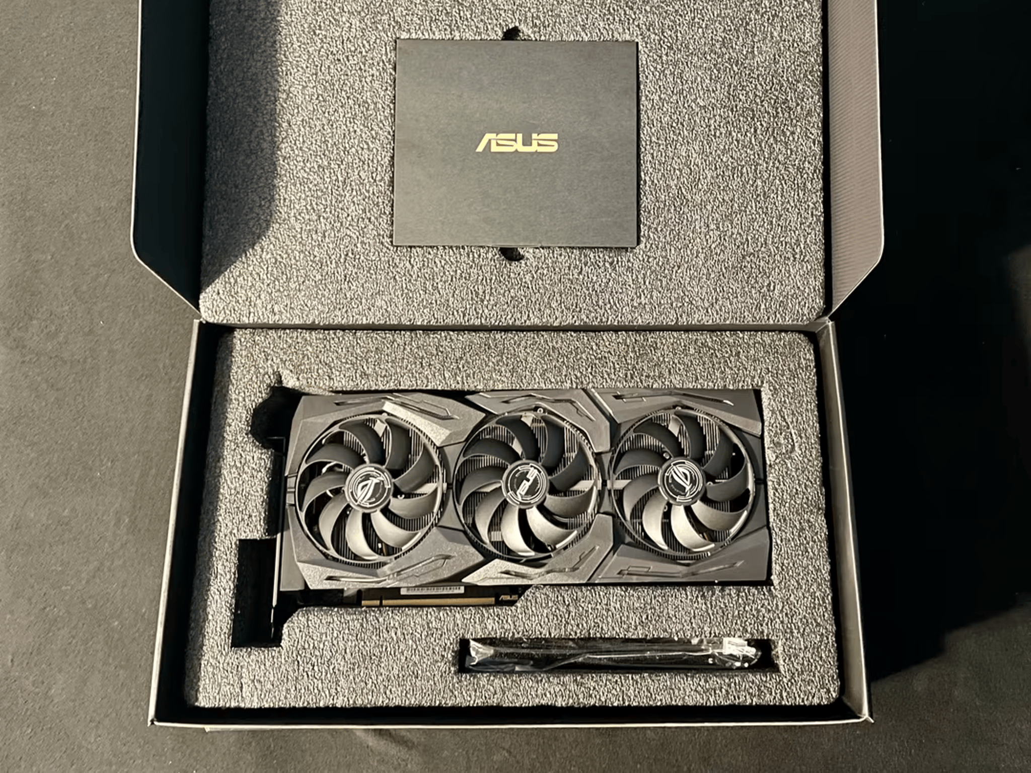 ASUS ROG Strix GeForce RTX 2080 Super Advanced Overclocked 8G GDDR6 (Used/ Like New Condition)
