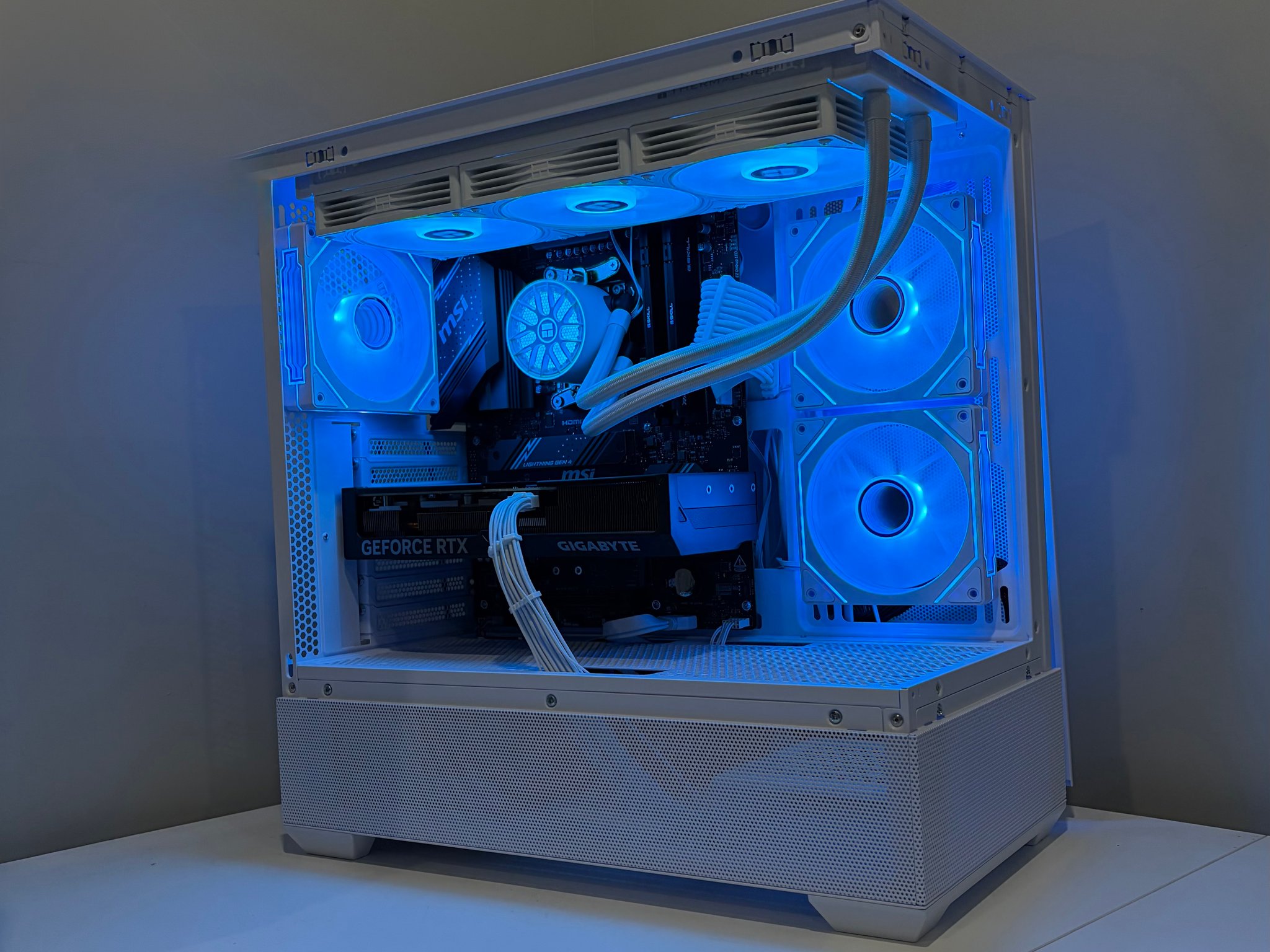RTX 4070 Super | Ryzen 7 7700x | 32GB DDR5 RAM | 1TB SSD | Gaming PC