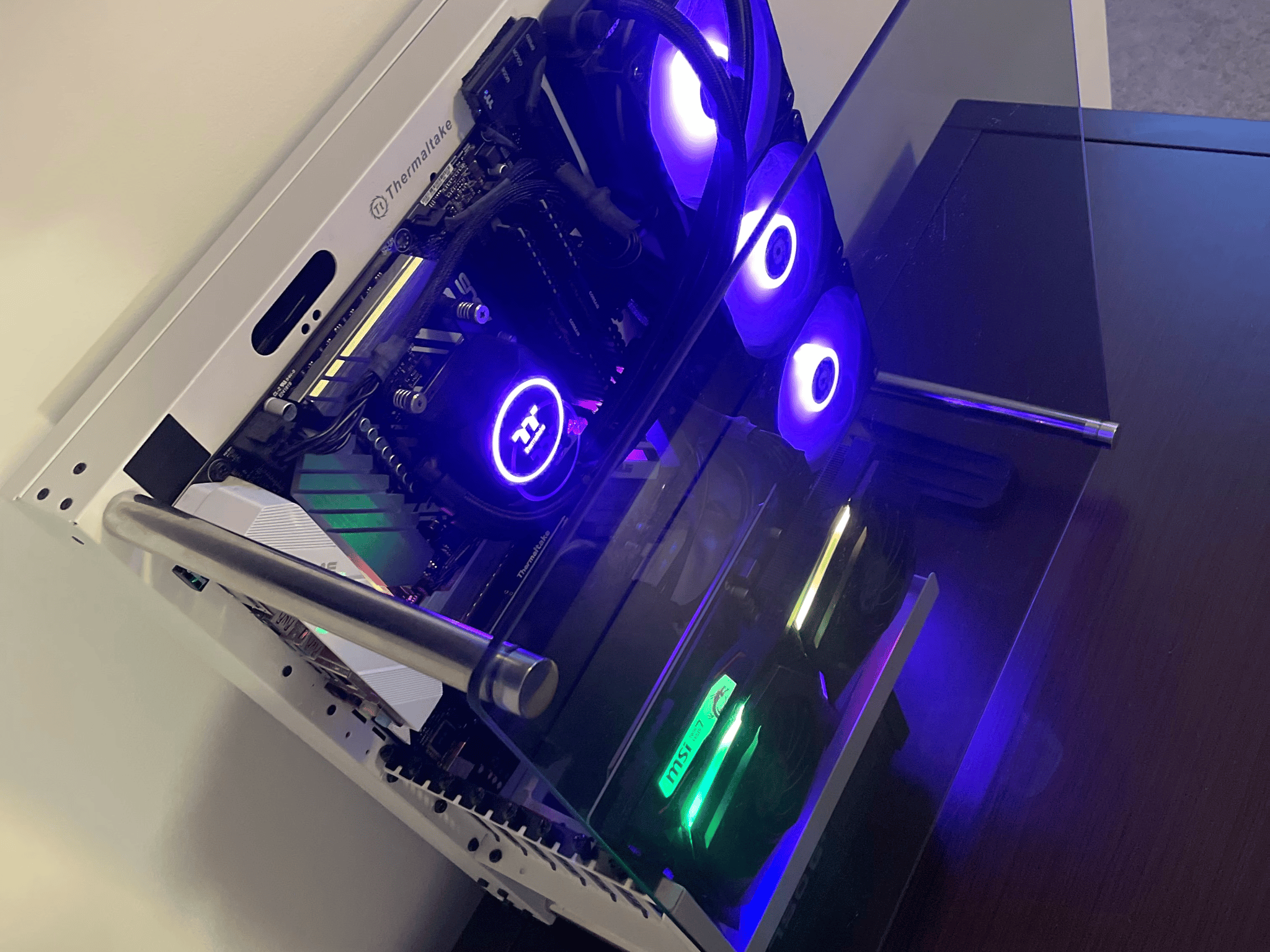 Custom RGB Gaming PC (Ryzen 7 2700x, GeForce RTX 2060 Super, 16gb DDR4 RAM)