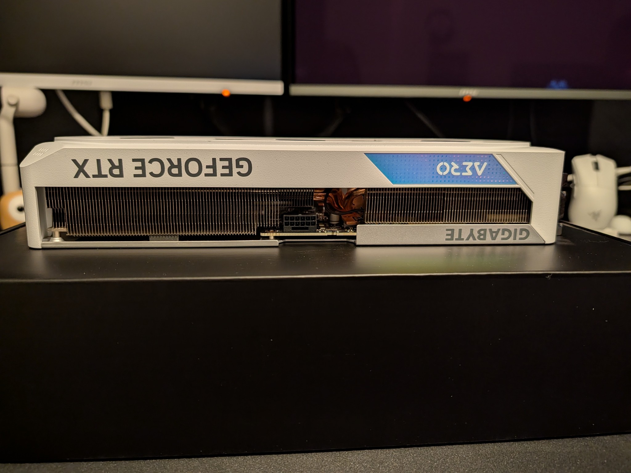 Gigabyte AERO 4070Ti Super (white)