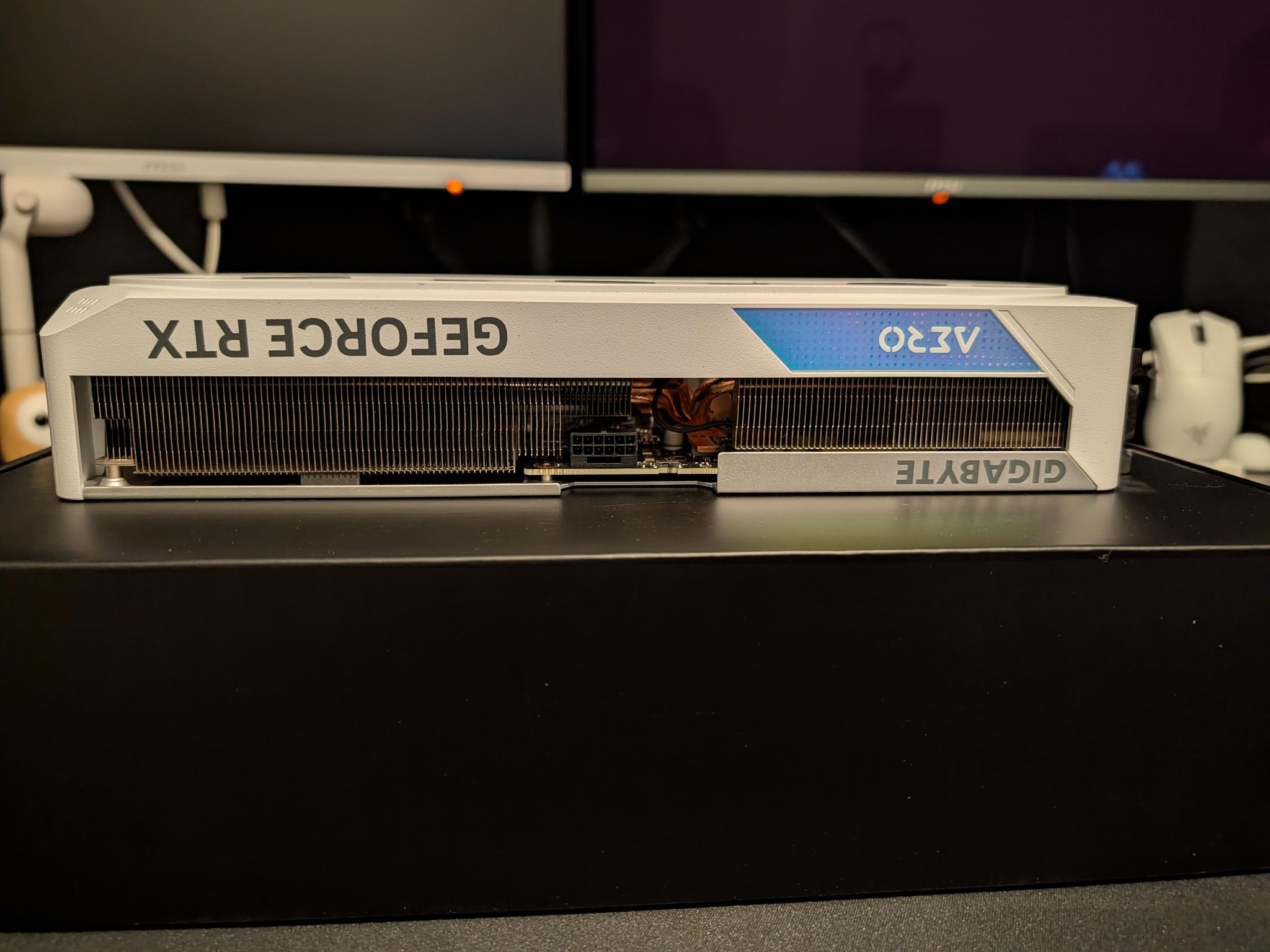 Gigabyte AERO 4070Ti Super (white)