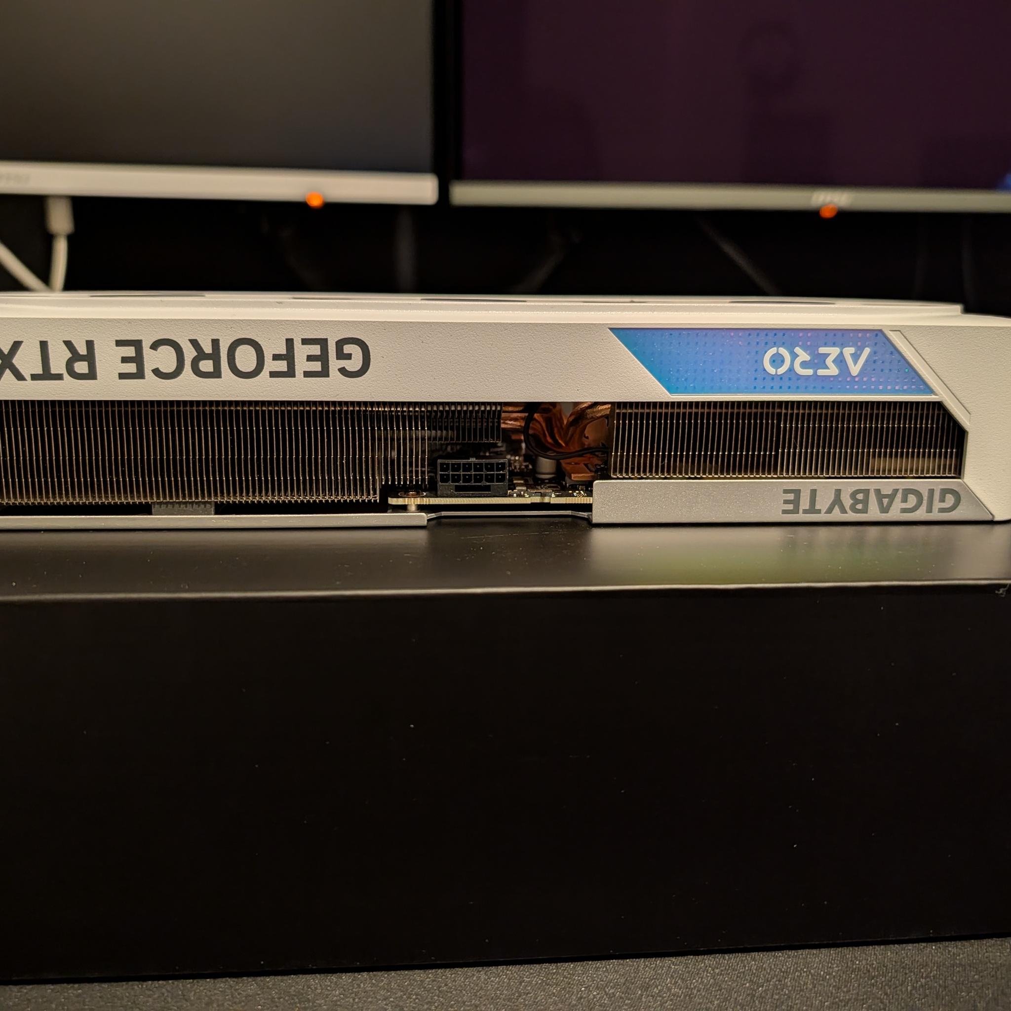 Gigabyte AERO 4070Ti Super (white)