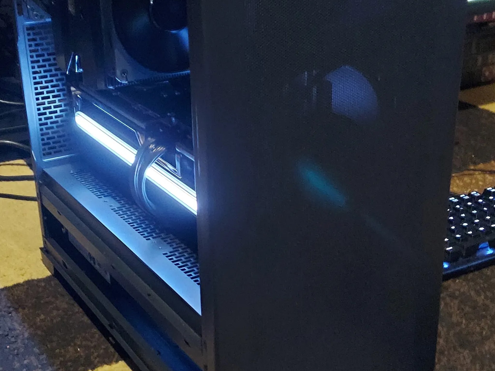 Stealth Ryzen 7700X/RX 7800XT Gaming PC